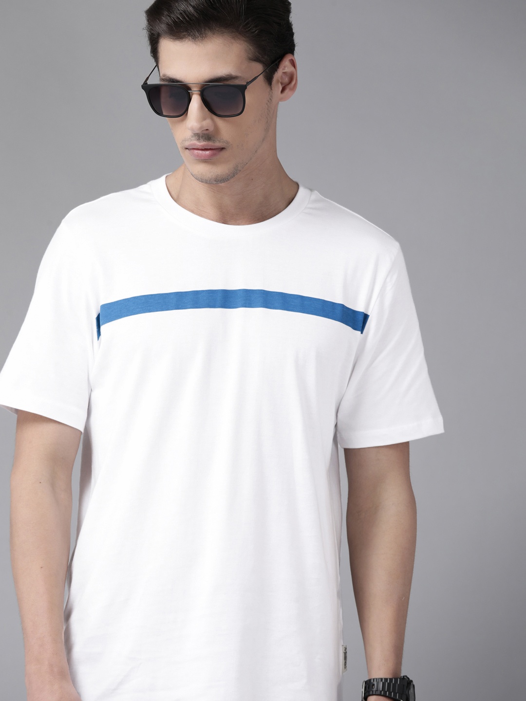 

The Roadster Lifestyle Co Men White & Blue Pure Cotton Striped T-shirt