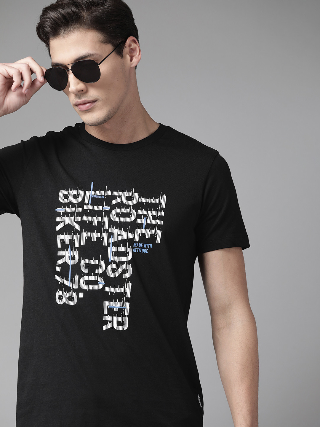 

The Roadster Lifestyle Co Men Black Typography Printed T-shirt