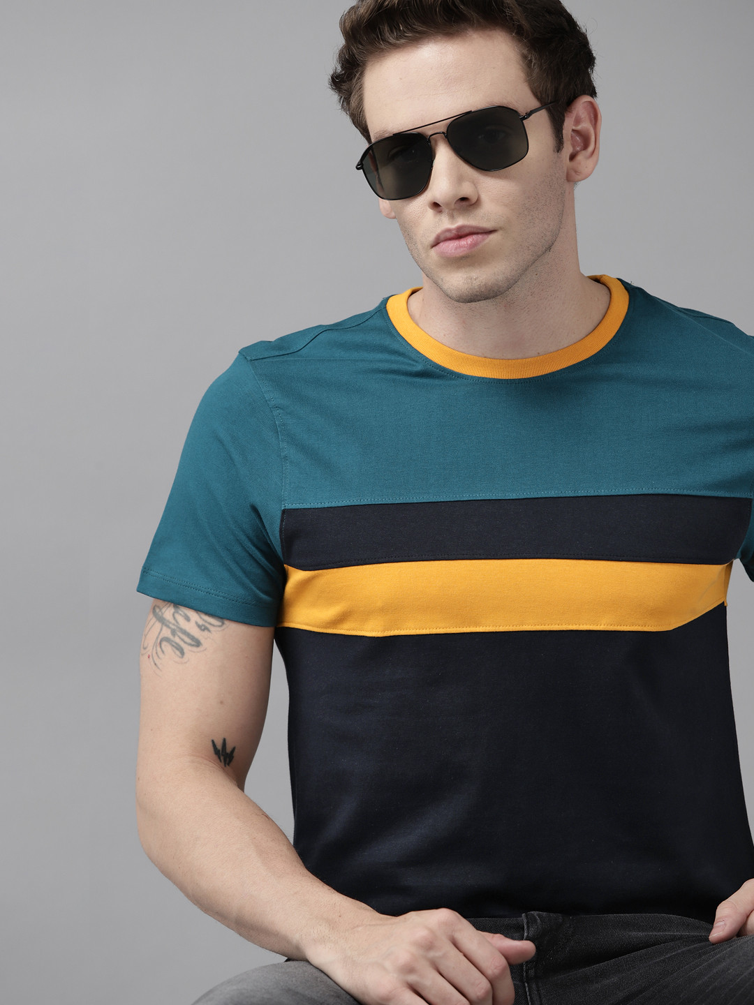 

Roadster Men Navy Blue & Teal Blue Colourblocked Pure Cotton T-shirt