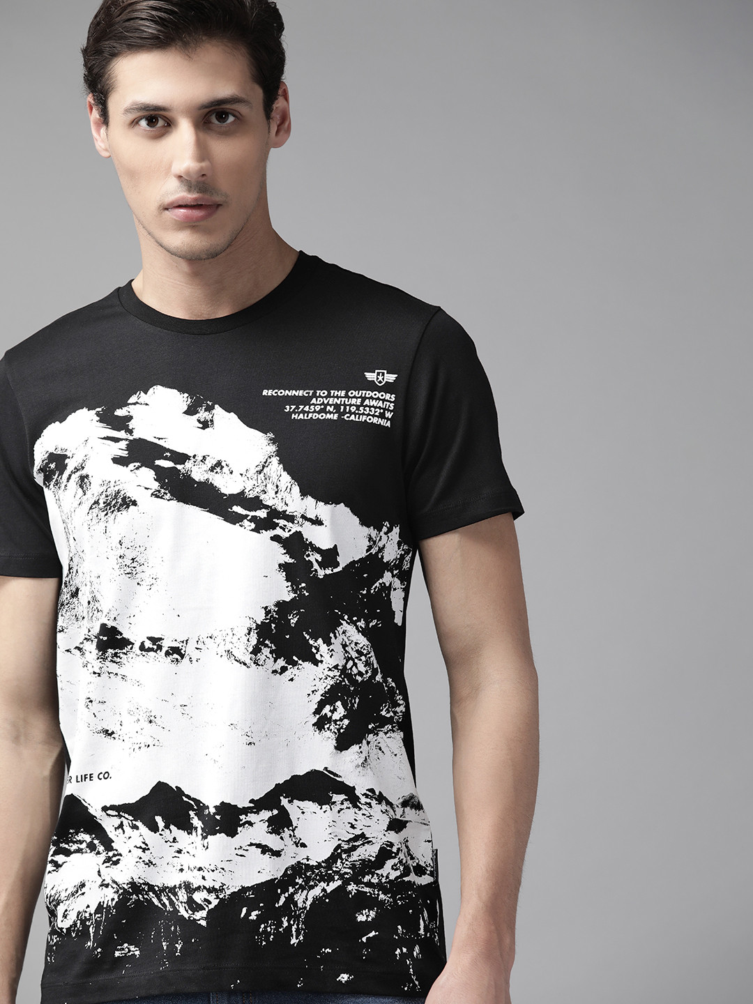 

The Roadster Lifestyle Co Men Black & White Printed Pure Cotton T-shirt