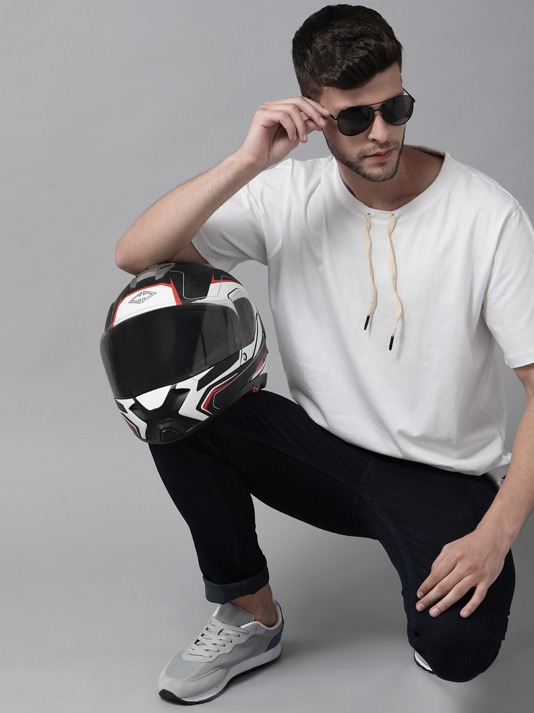 

Roadster Men White Solid Pure Cotton T-shirt