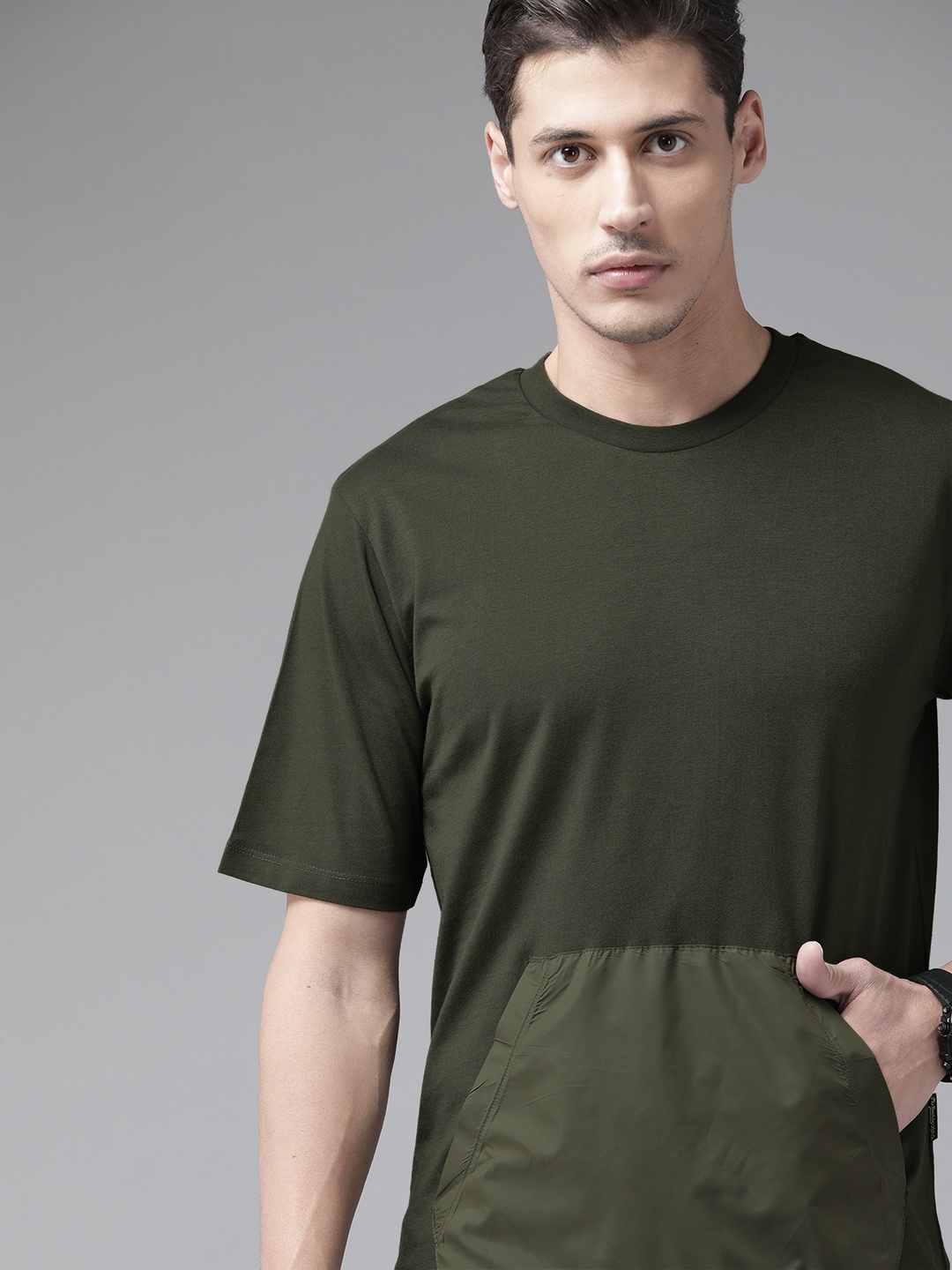 

The Roadster Lifestyle Co Men Olive Green Kangaroo Pocket Pure Cotton Solid T-shirt