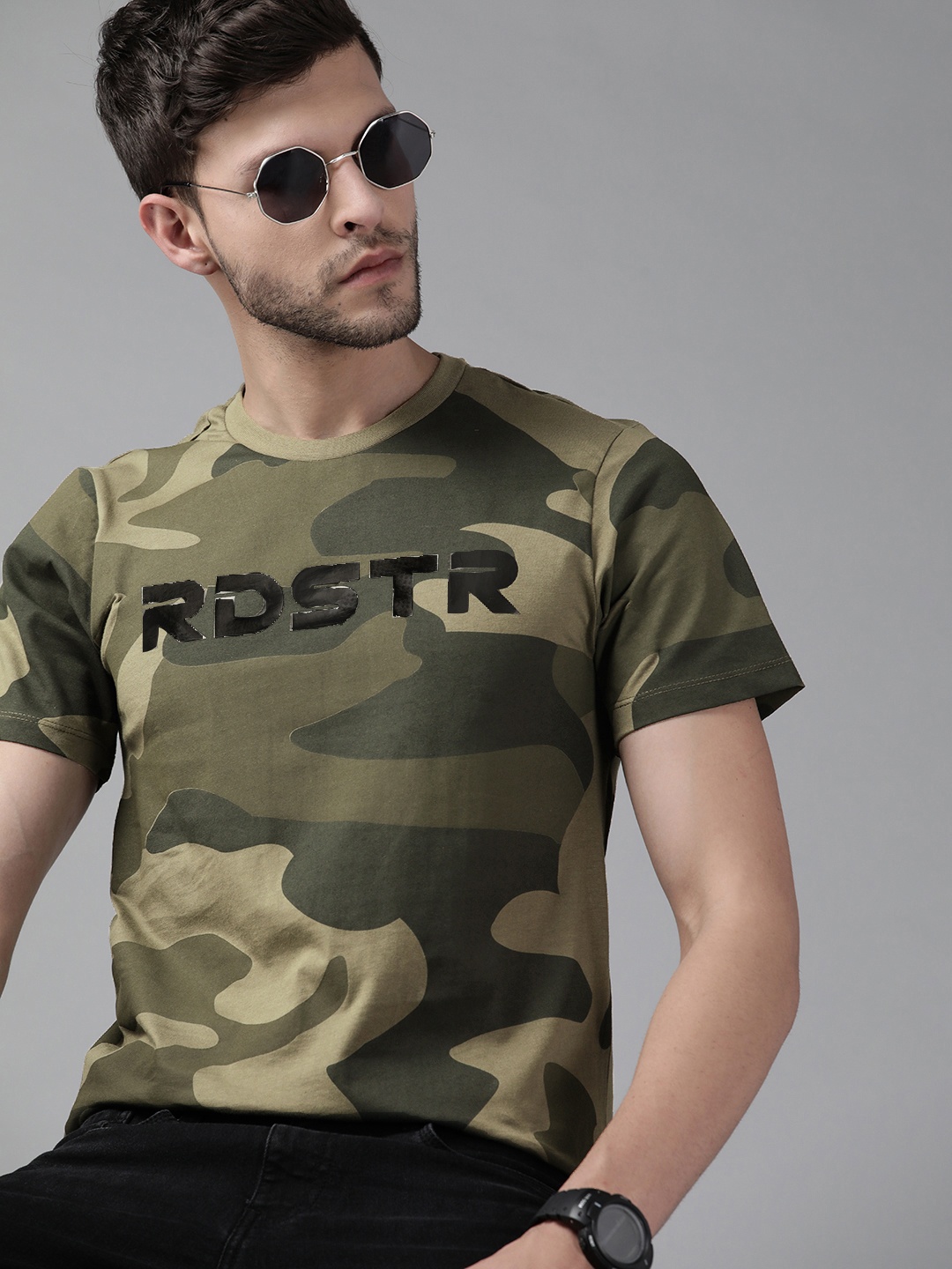 

Roadster Men Olive Green Pure Cotton Camouflage Print T-shirt