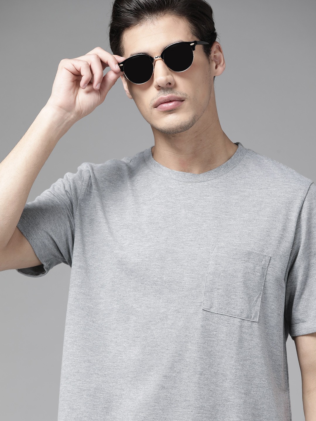 

The Roadster Lifestyle Co Men Grey Melange Solid T-shirt