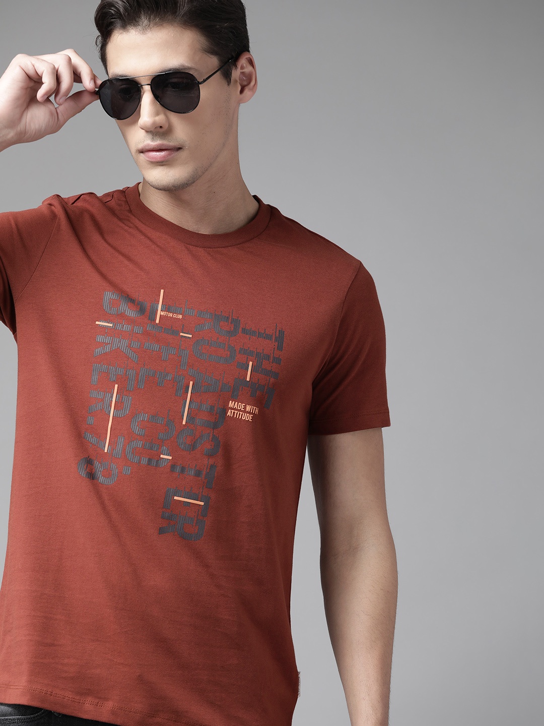 

The Roadster Lifestyle Co Men Rust Pure Cotton Typography Printed T-shirt