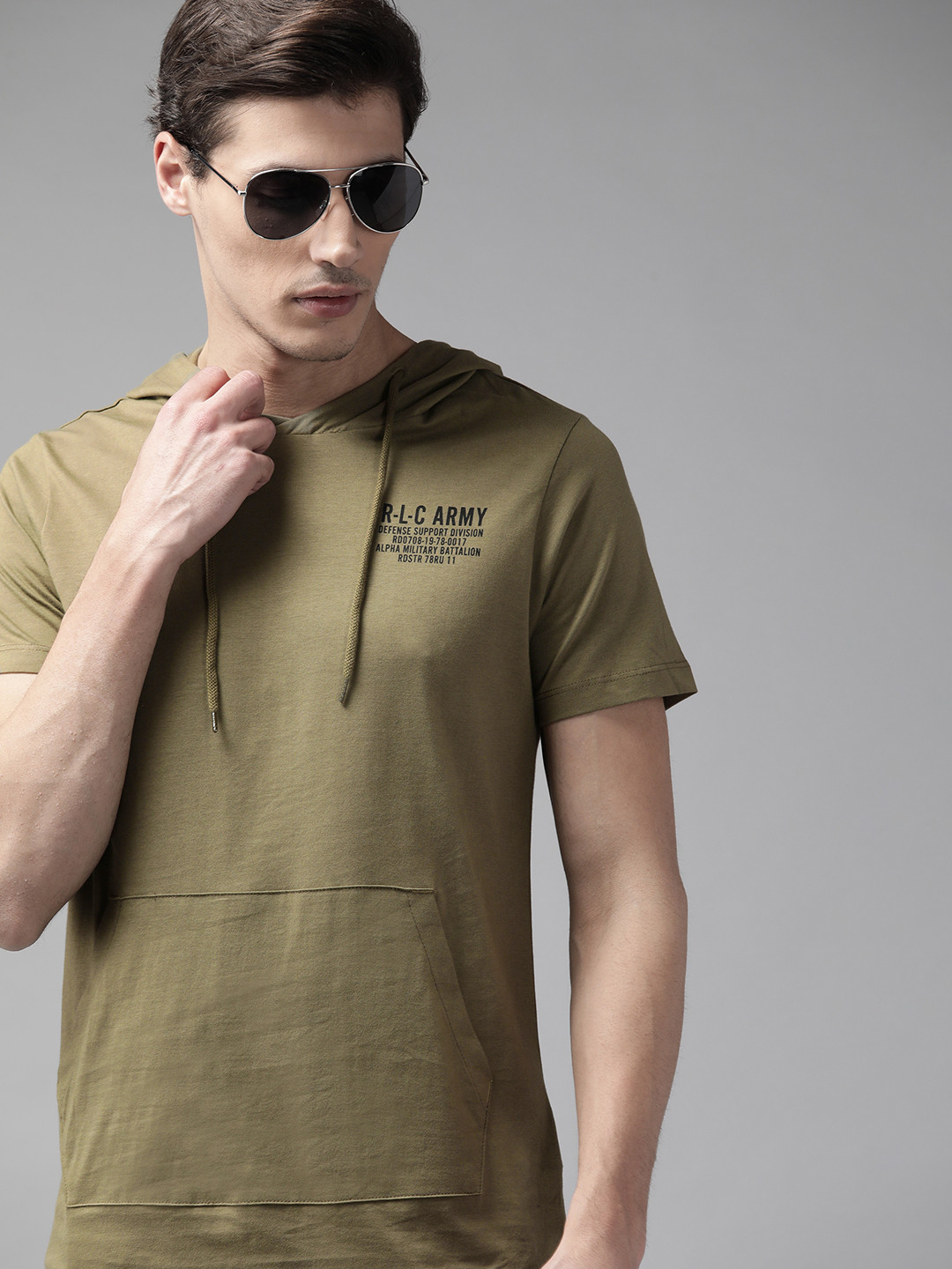 

The Roadster Lifestyle Co Men Olive Green Pure Cotton Hooded T-shirt