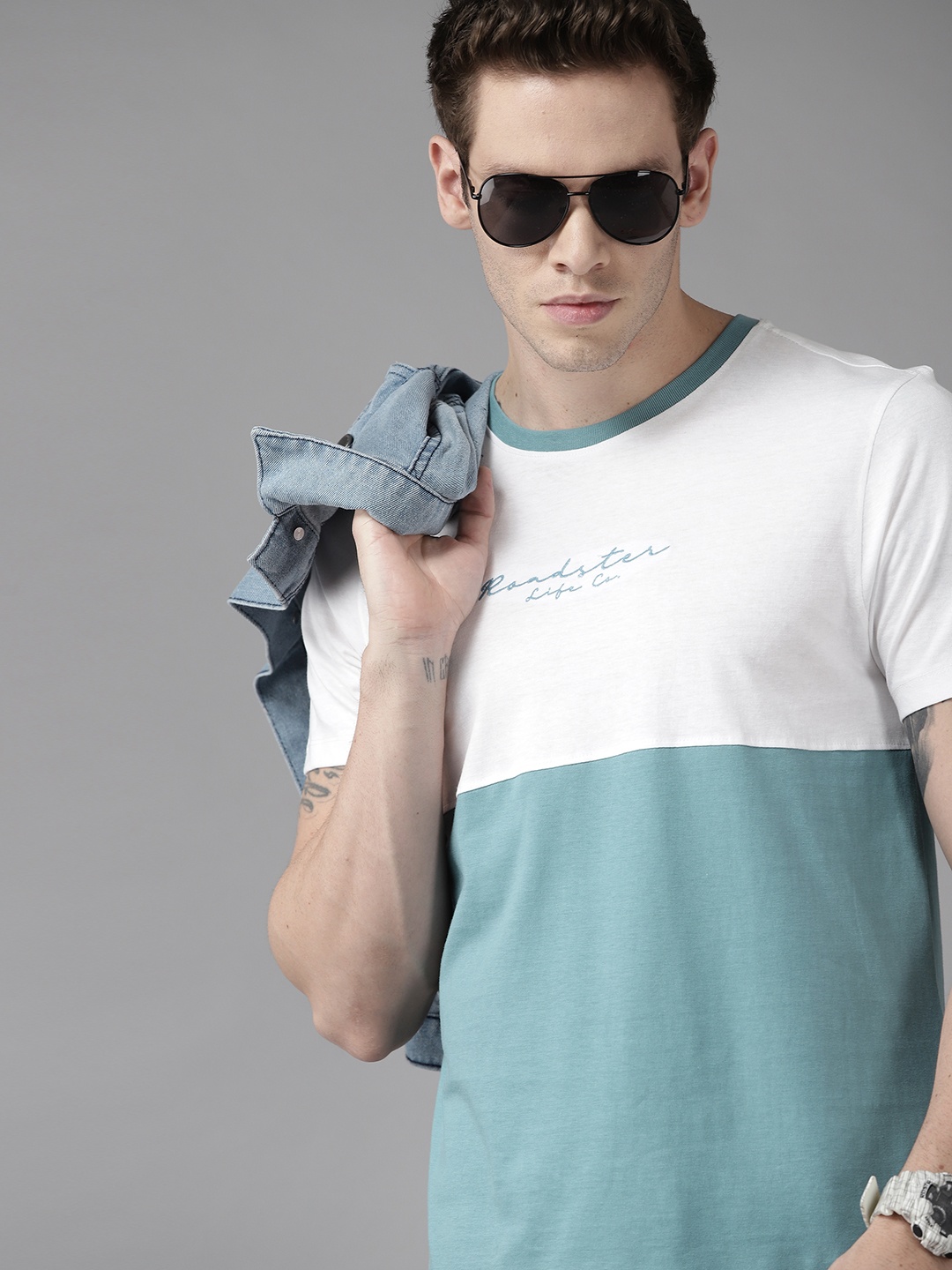 

Roadster Men White & Blue Pure Cotton Brand Logo Colourblocked T-shirt