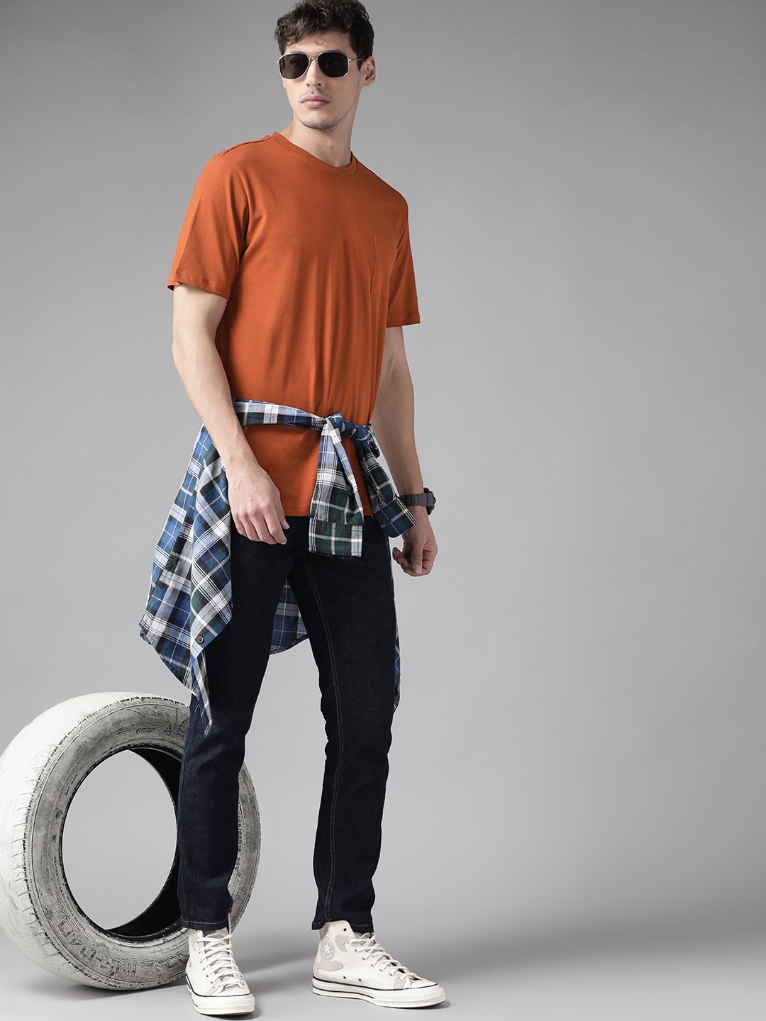 

The Roadster Lifestyle Co Men Rust Brown Pure Cotton Solid Boxy Fit T-shirt