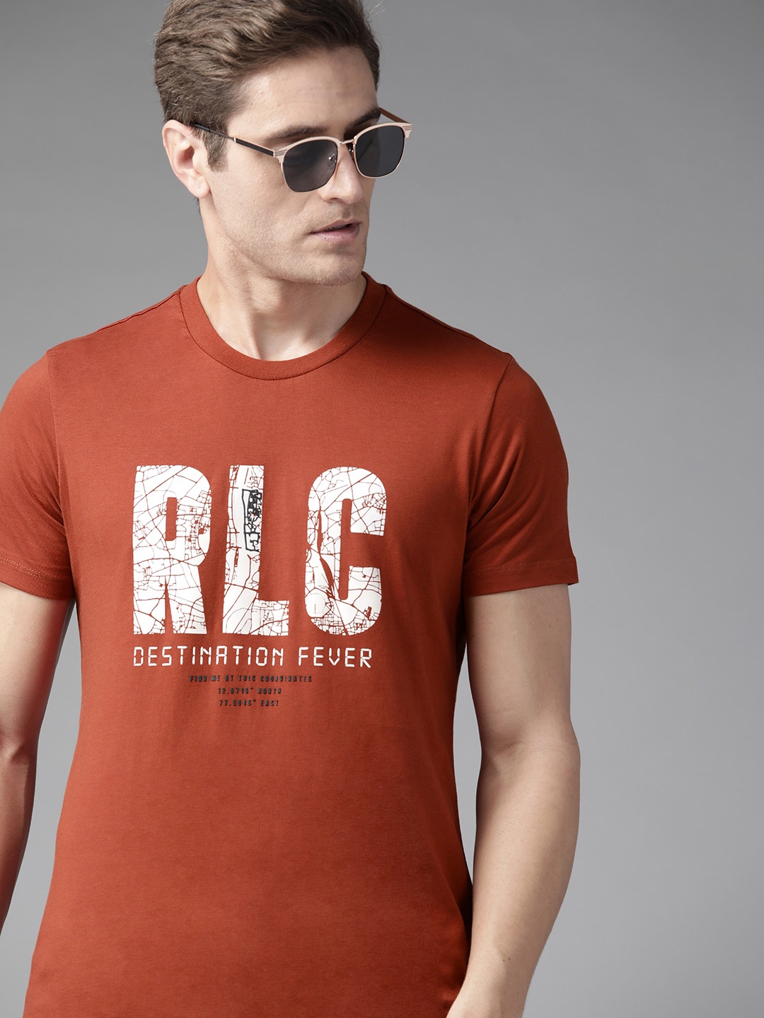 

The Roadster Lifestyle Co Men Rust Red & White Pure Cotton Printed T-shirt
