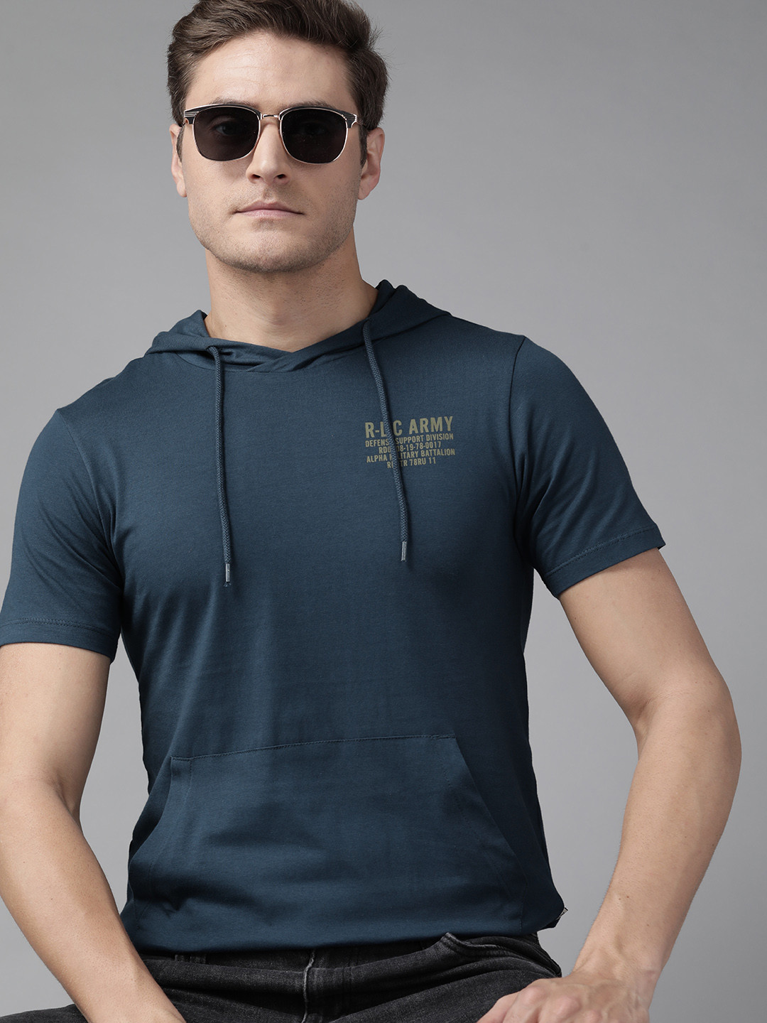 

The Roadster Lifestyle Co Men Navy Blue Pure Cotton Solid Hooded T-shirt