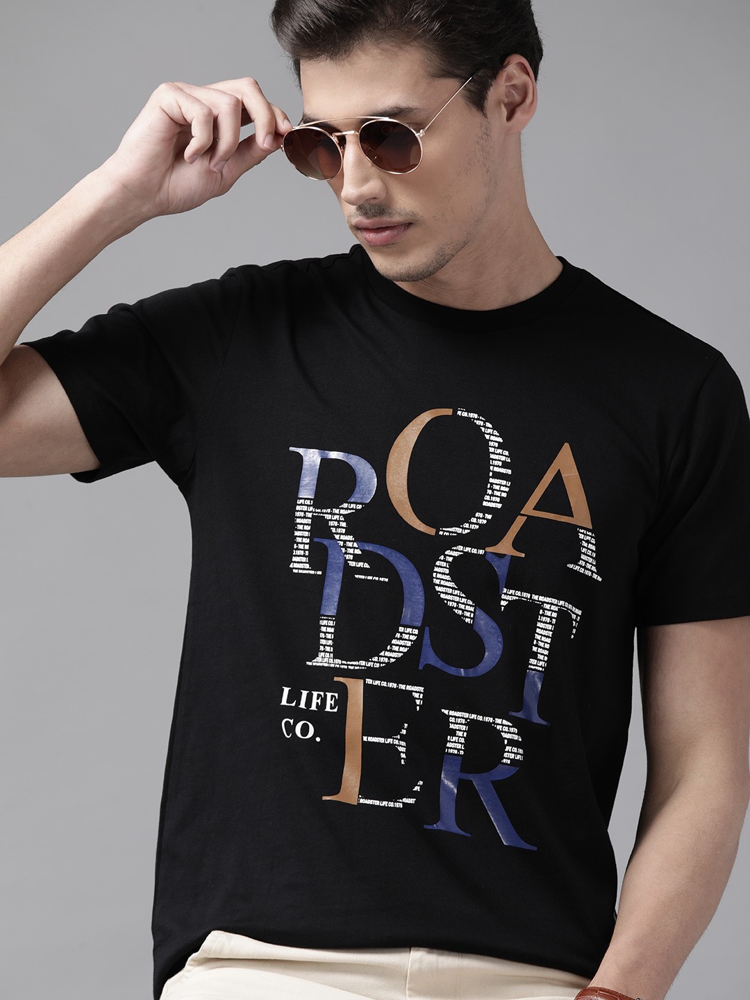 

The Roadster Lifestyle Co Men Black Pure Cotton Brand Logo Print T-shirt