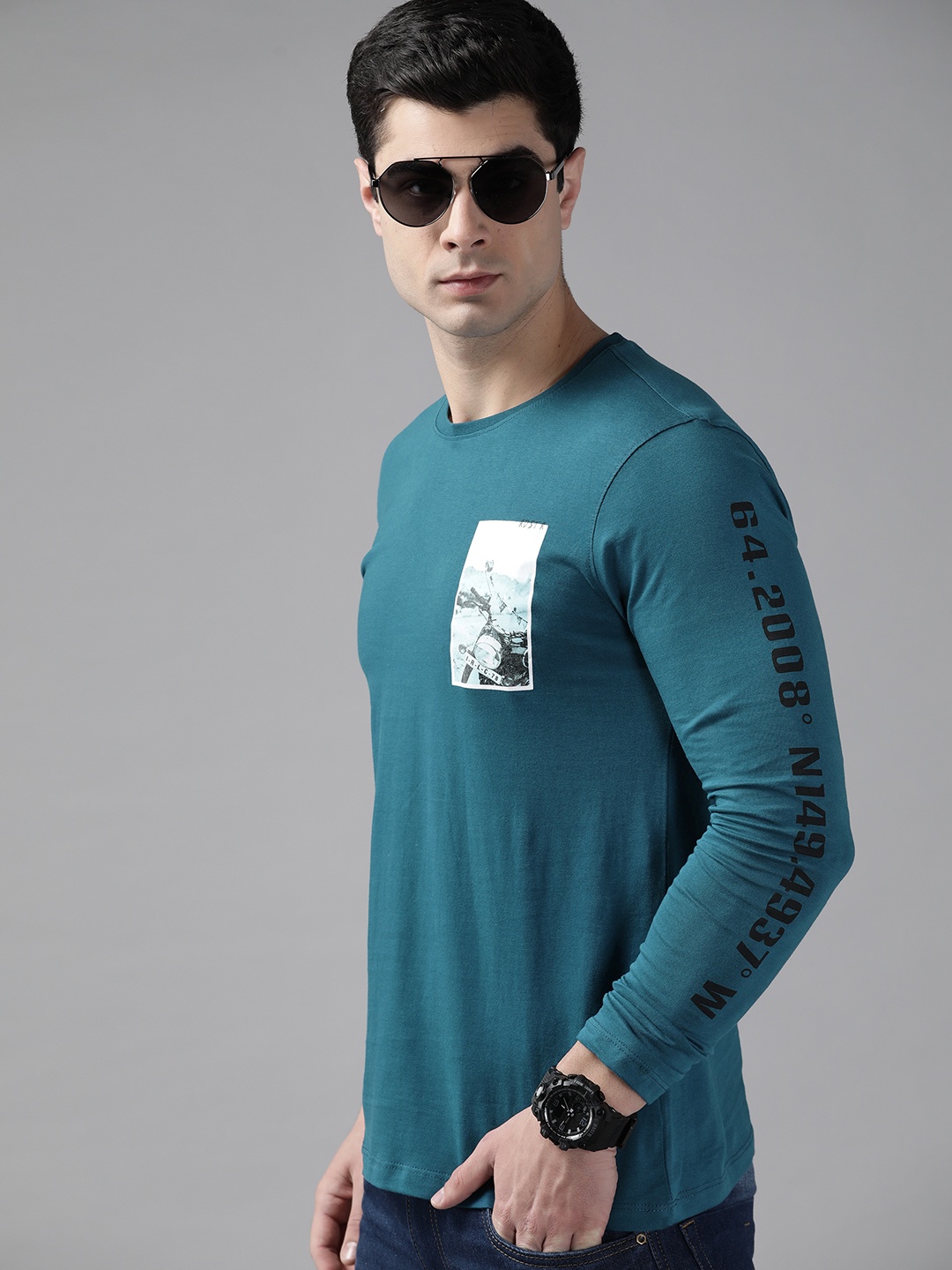 

The Roadster Lifestyle Co Men Teal Blue & White Pure Cotton Printed T-shirt