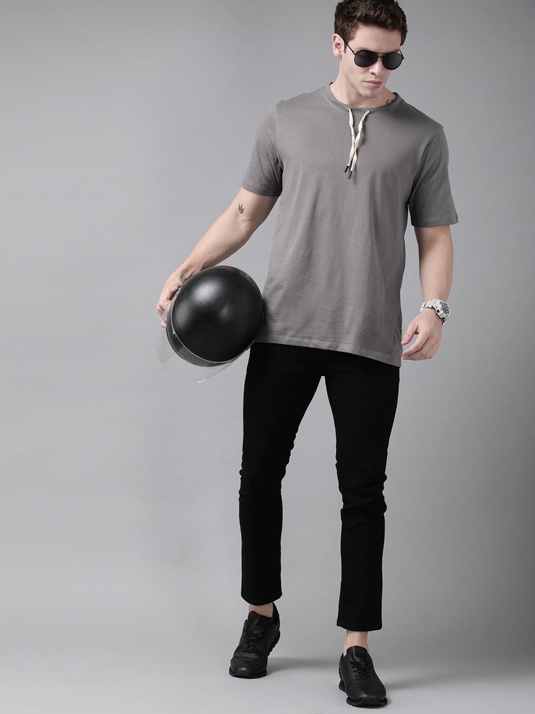 

Roadster Men Grey Solid Pure Cotton T-shirt