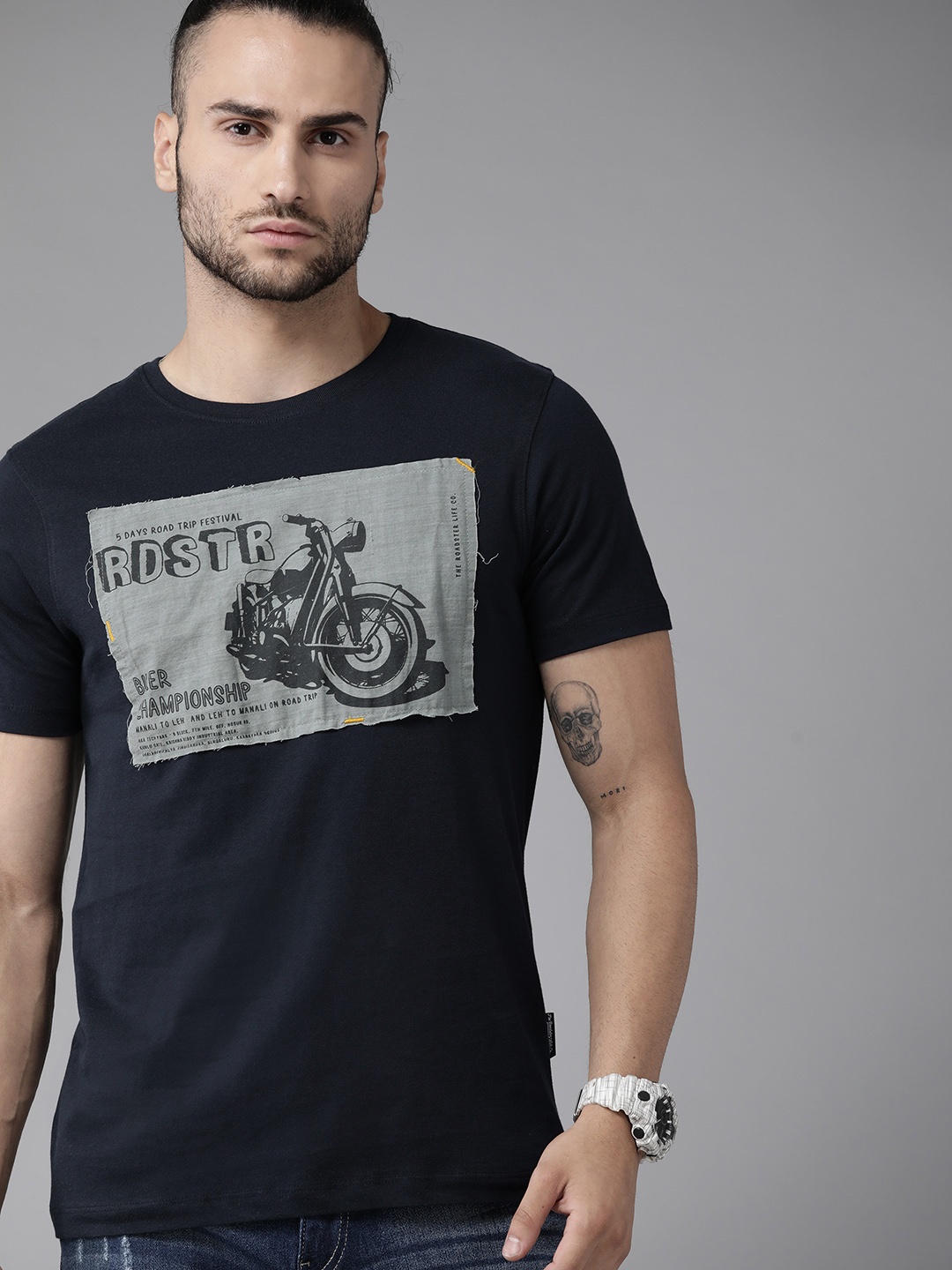 

Roadster Men Navy Blue Printed Pure Cotton Applique T-shirt