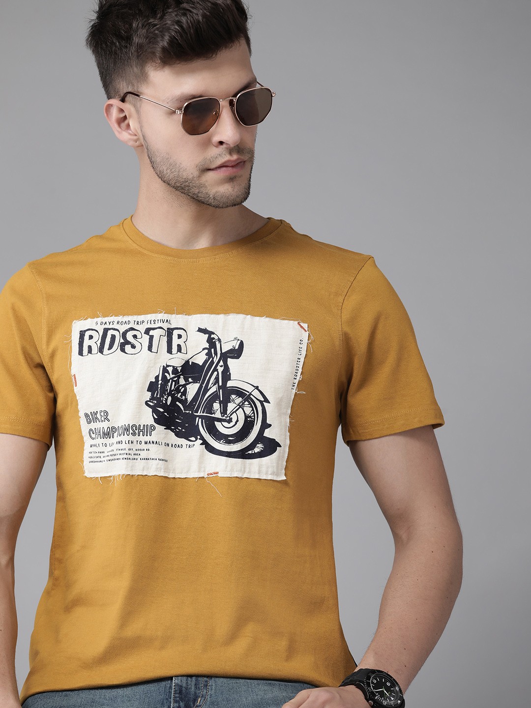 

Roadster Men Mustard Yellow Printed Pure Cotton Applique T-shirt