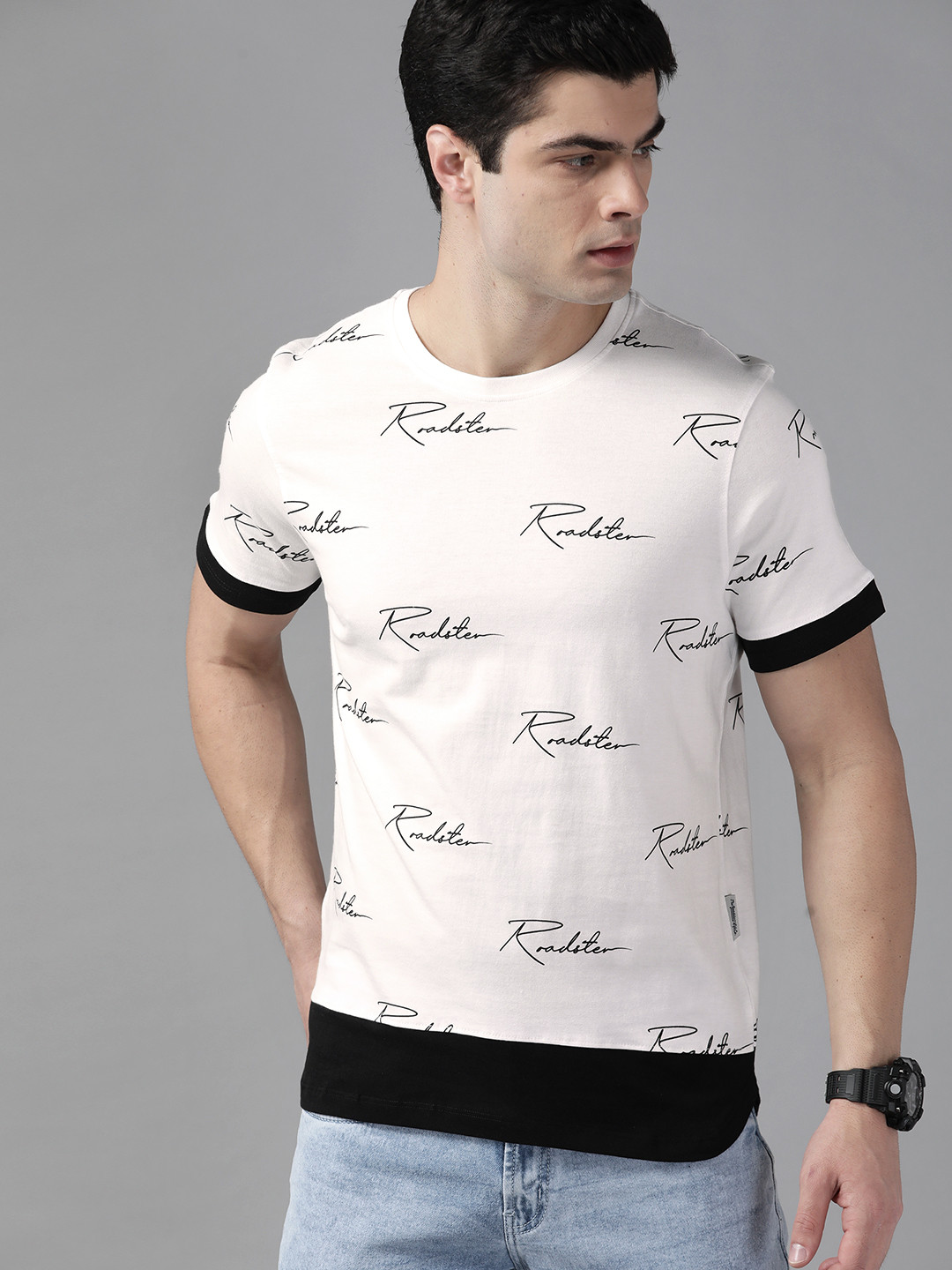 

The Roadster Lifestyle Co Men White & Black Pure Cotton Brand Logo Printed T-shirt
