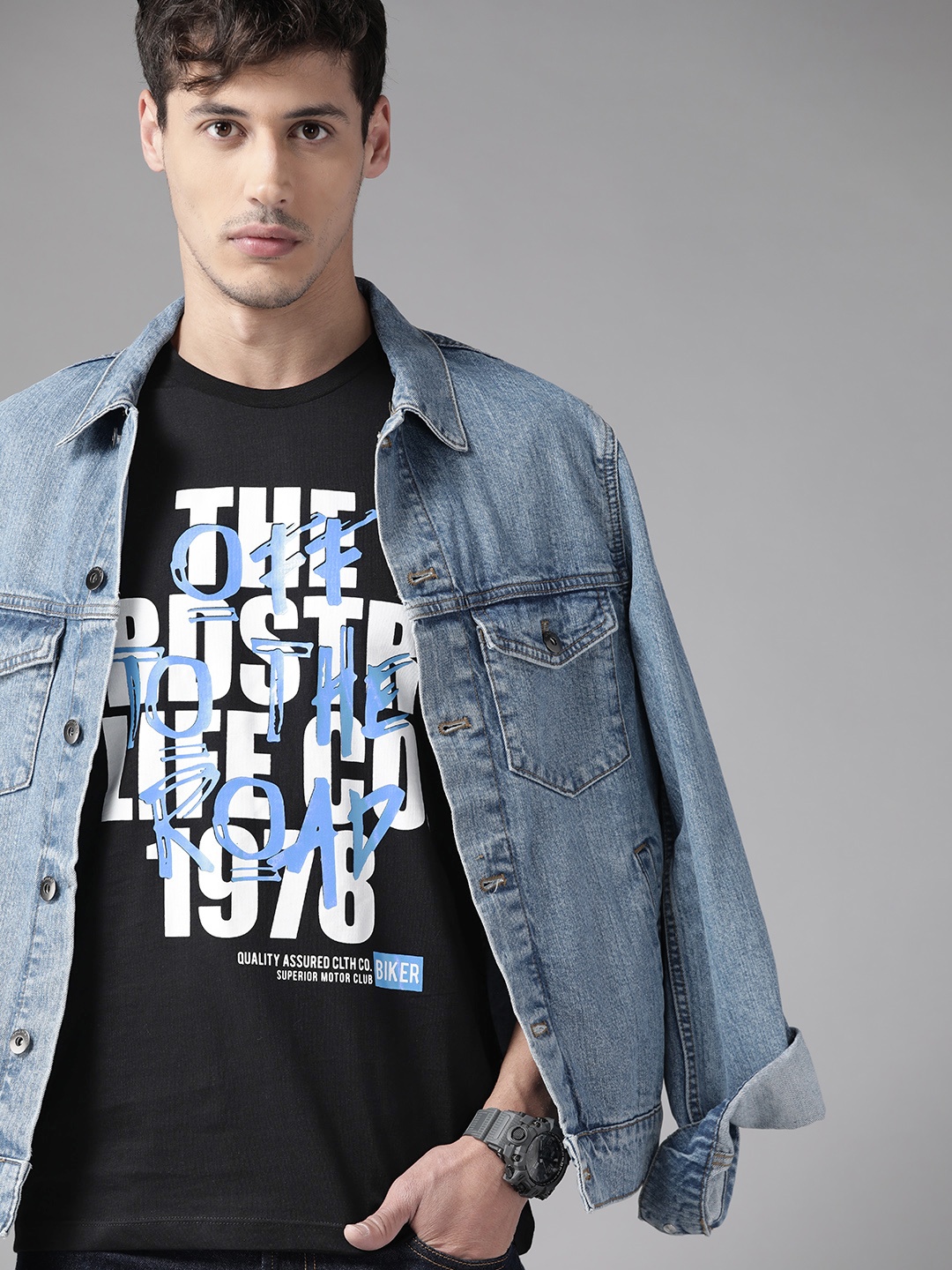 

The Roadster Lifestyle Co Men Black & White Pure Cotton Typography Printed T-shirt