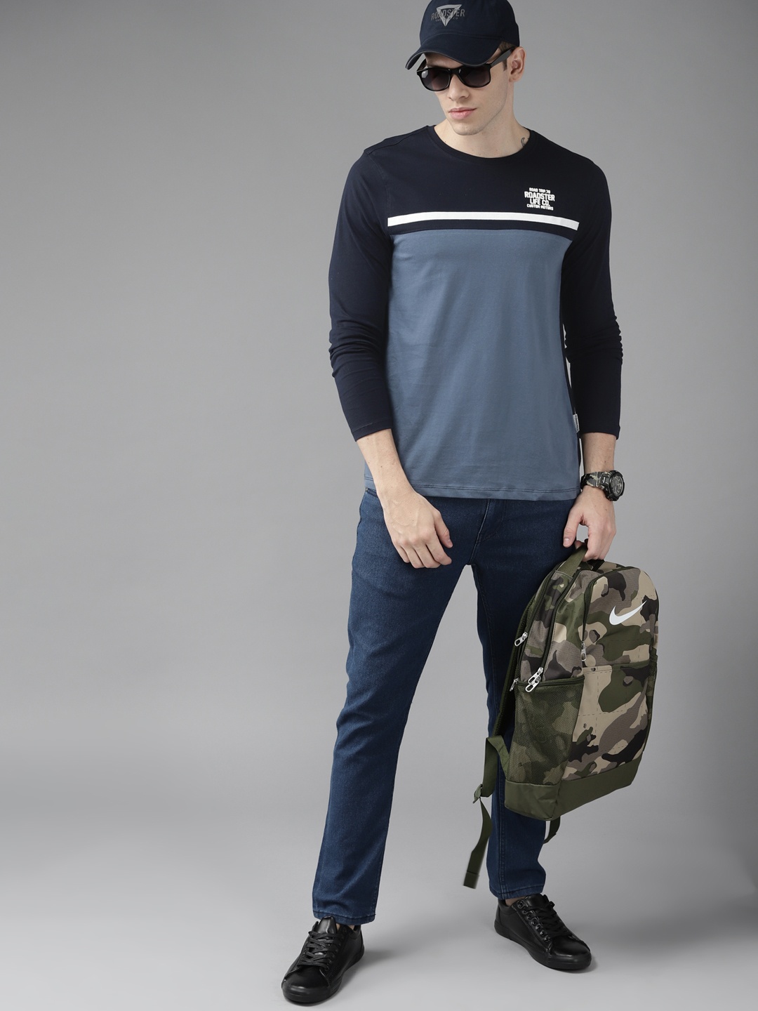 

Roadster Men Blue & White Pure Cotton Colourblocked T-shirt