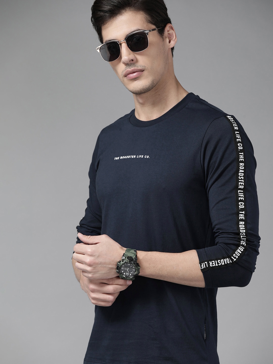 

The Roadster Lifestyle Co Men Navy Blue Brand Logo Pure Cotton T-shirt