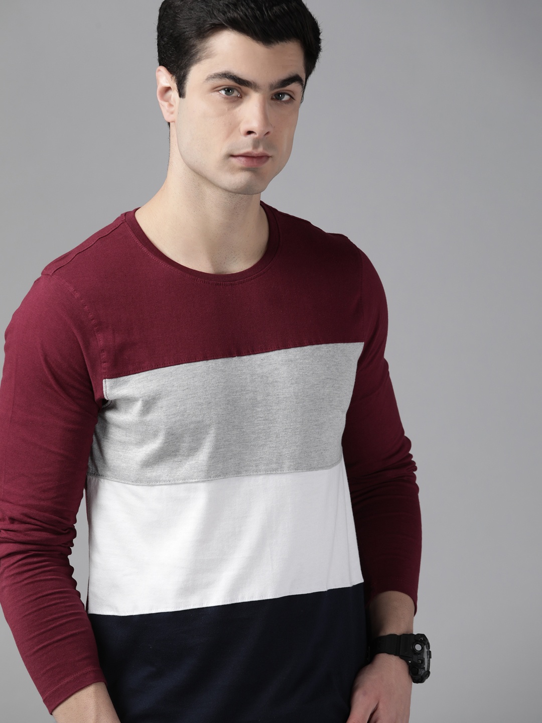 

The Roadster Lifestyle Co Men Maroon & Navy Blue Colourblocked Pure Cotton T-shirt