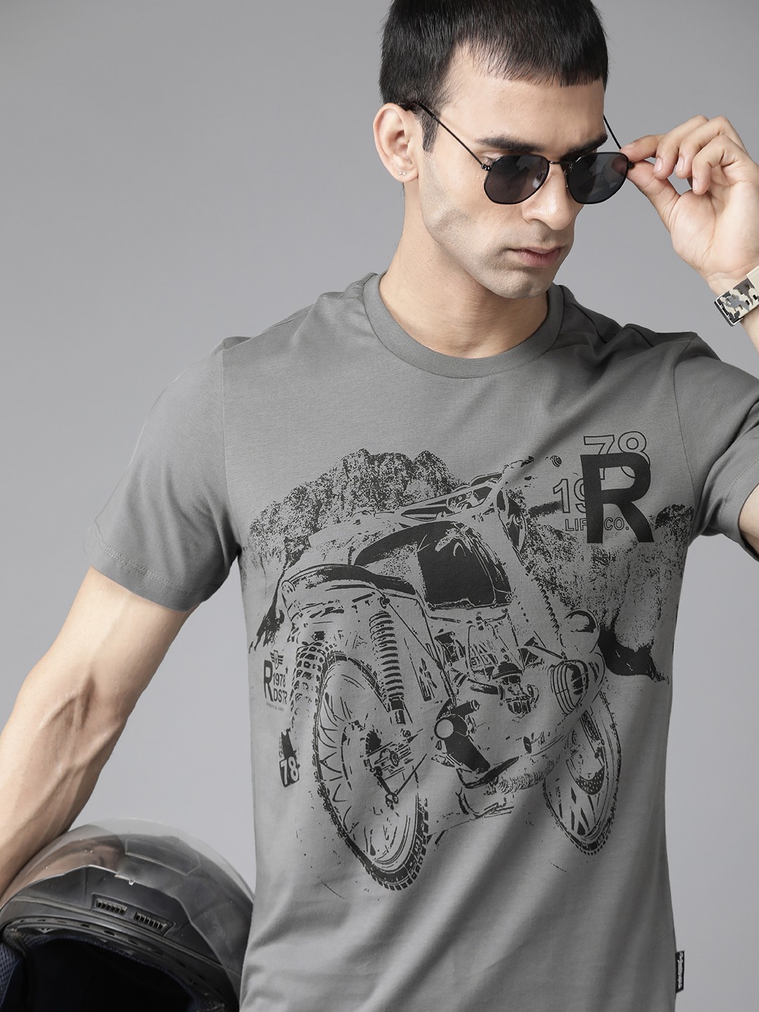 

The Roadster Lifestyle Co Men Grey & Black Pure Cotton Biker Printed T-shirt