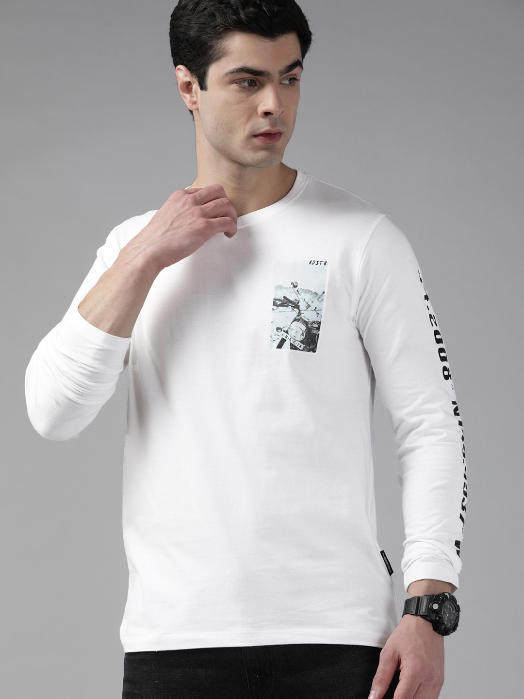 

The Roadster Lifestyle Co Men White Solid Pure Cotton T-shirt