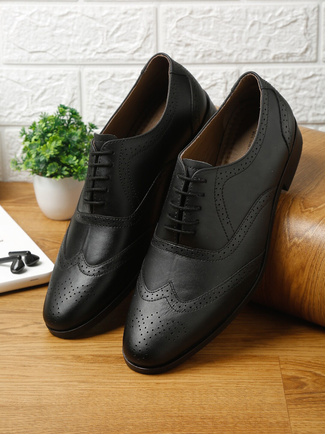 

MONKS & KNIGHTS Men Black Solid Leather Brogues Formal Shoes