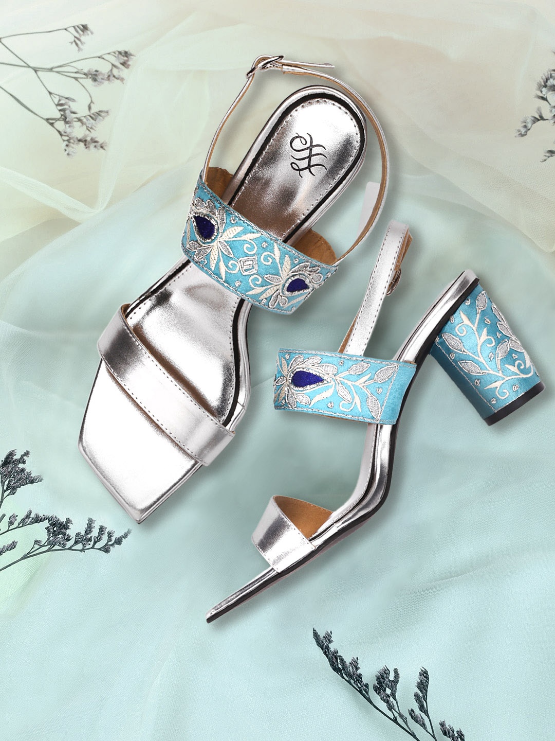 

House of Pataudi Women Silver-Toned & Blue Floral Embroidered Ethnic Block Heels