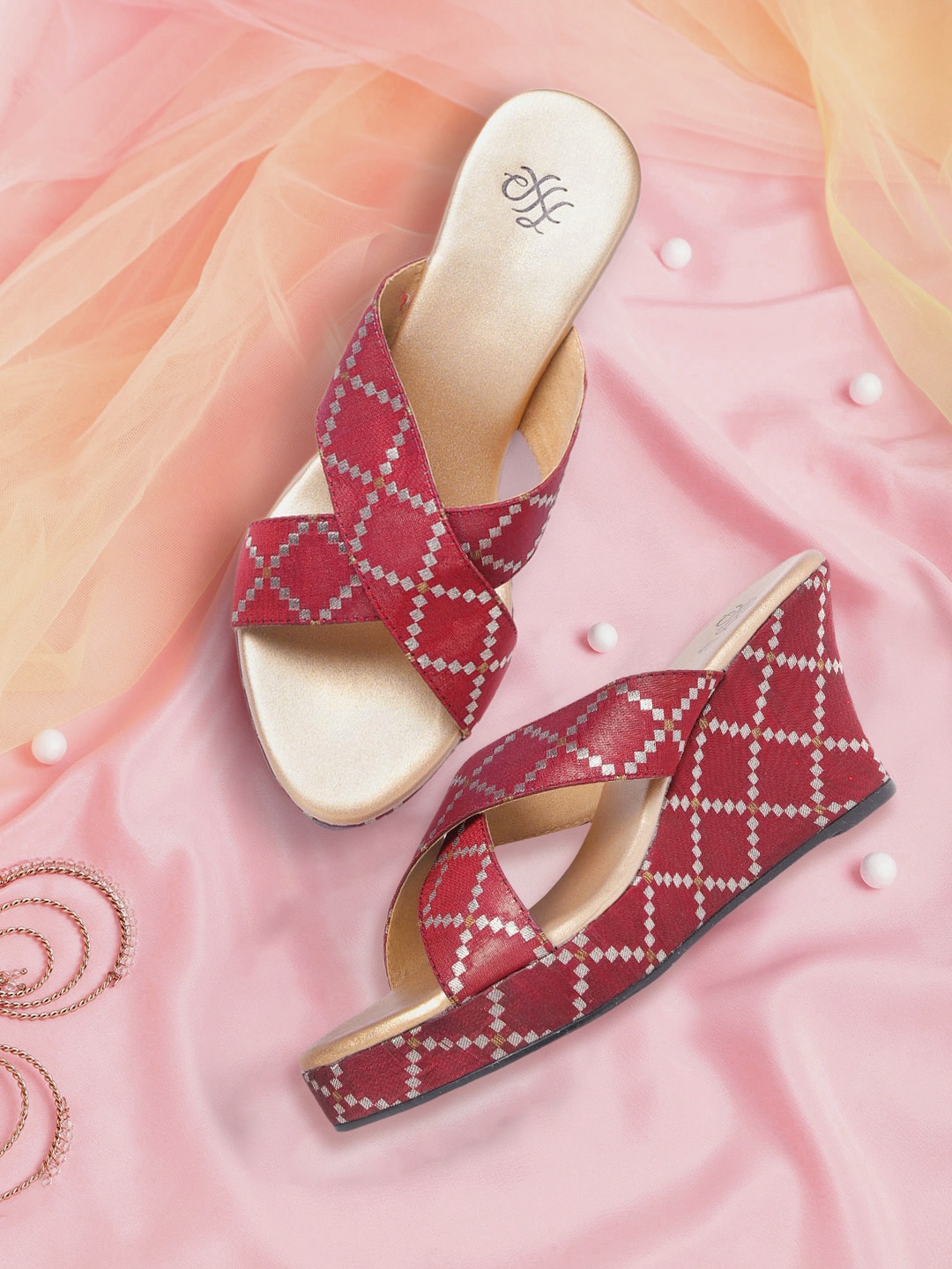 

House of Pataudi Maroon & Silver-Toned Woven Design Wedges
