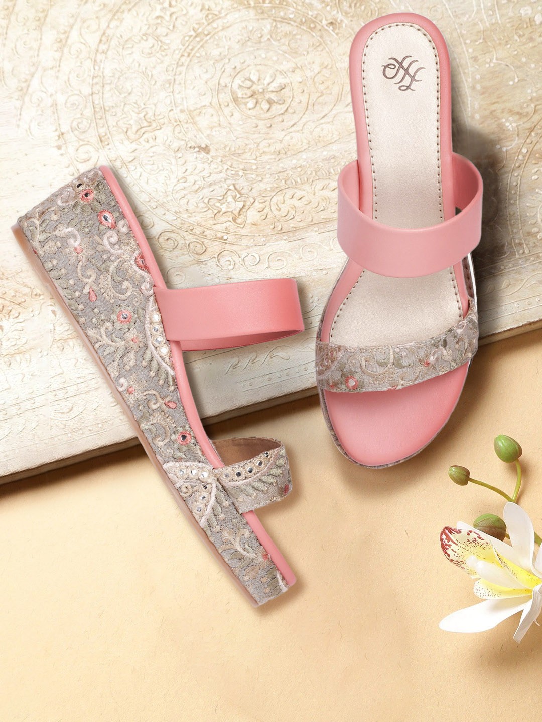 

House of Pataudi Women Grey & Pink Floral Woven Design Wedge Heels