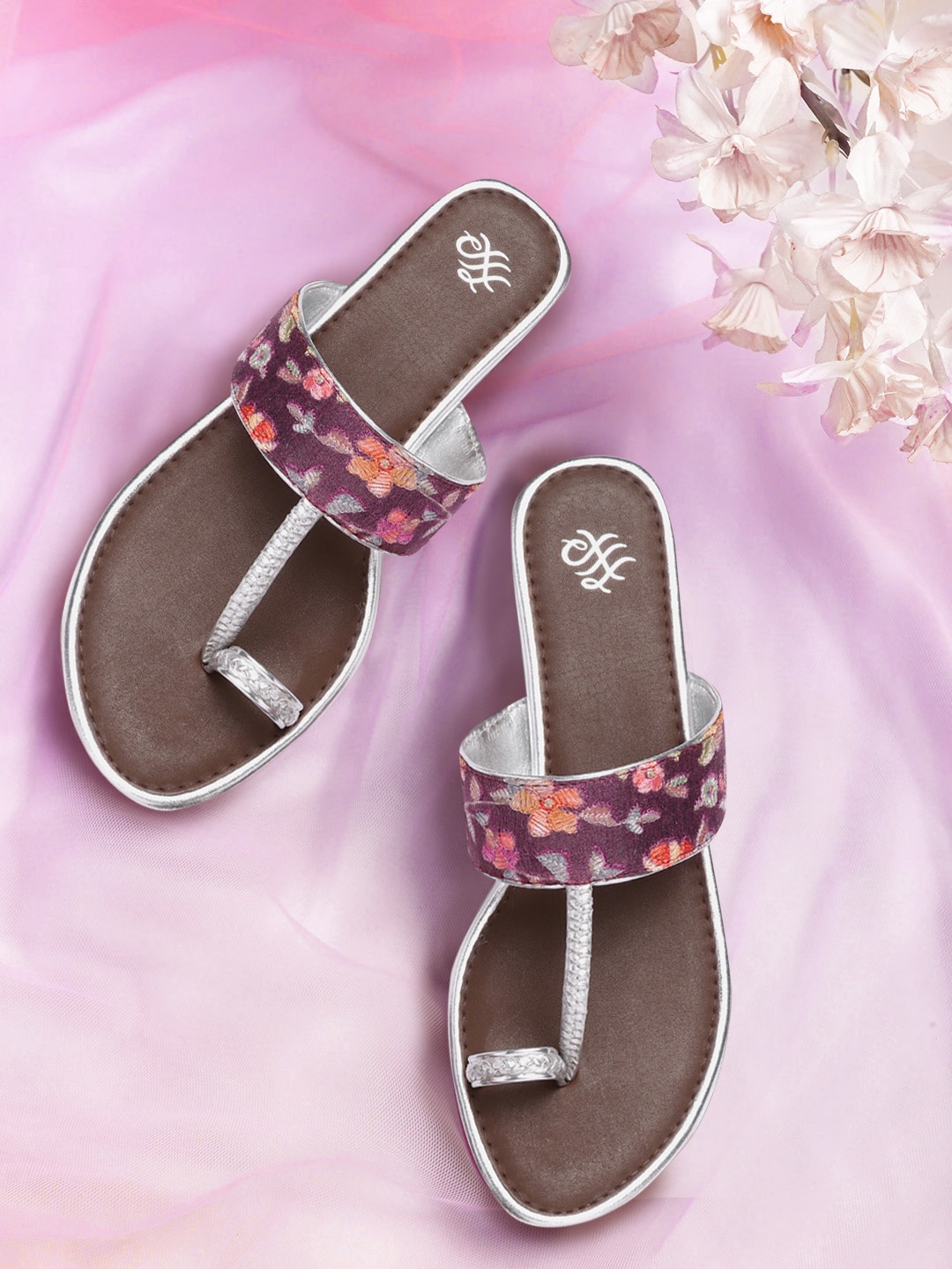 

House of Pataudi Women Silver-Toned & Purple Embroidered One Toe Flats