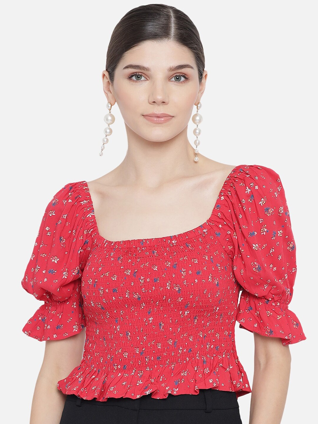 

Trend Arrest Red & Blue Floral Regular Smocking Crop Top