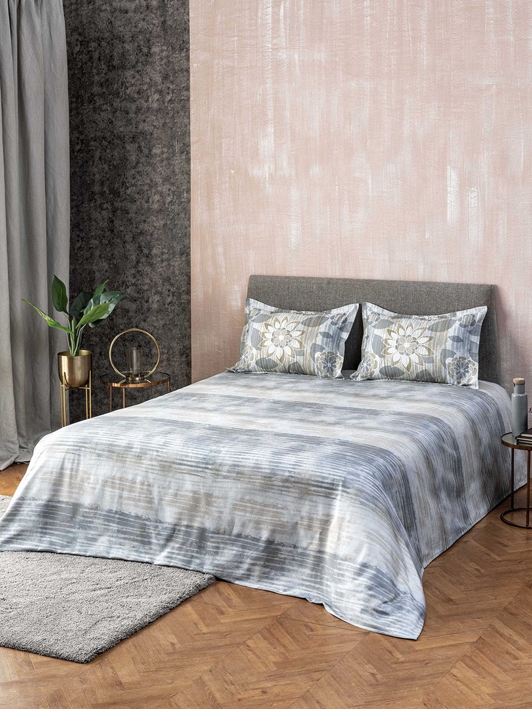 

DDecor Grey & Olive Green Printed Cotton Double Bed Cover With Pillow Covers