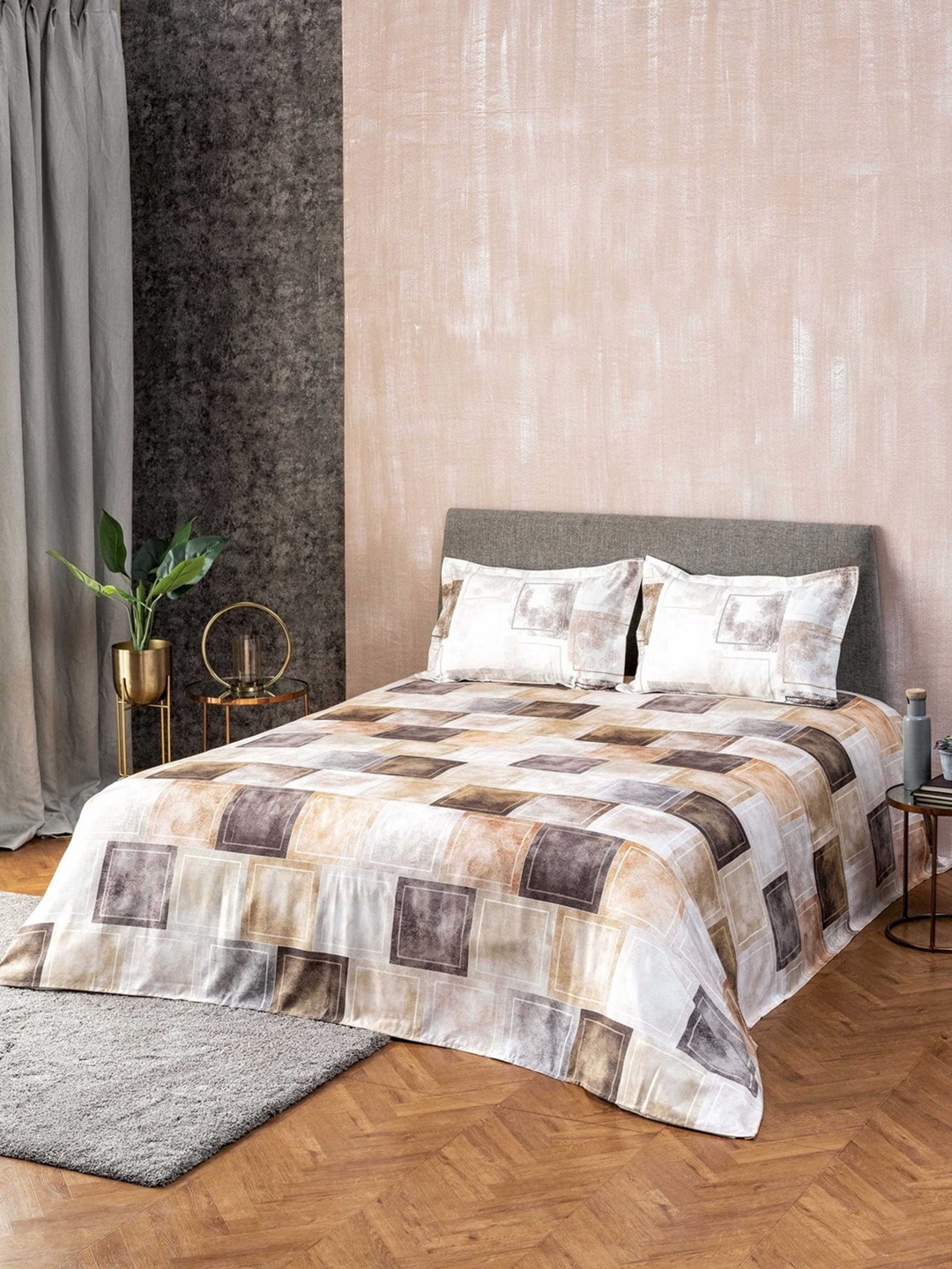 

DDecor Brown & Grey Printed Cotton Double King Bed Cover With 2 Pillow Covers