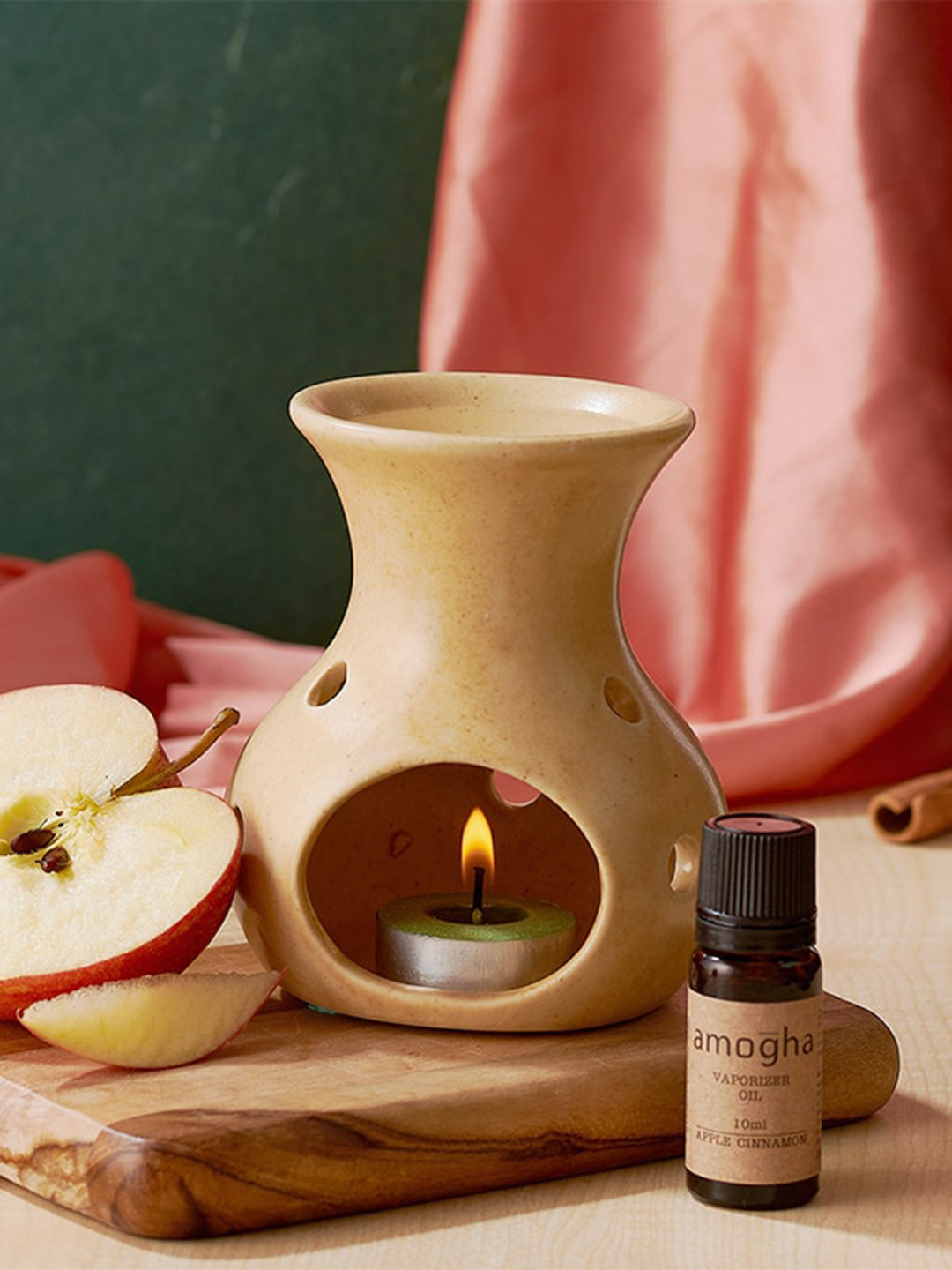 

Iris Off White & Green Ceramic Home Fragrance Set
