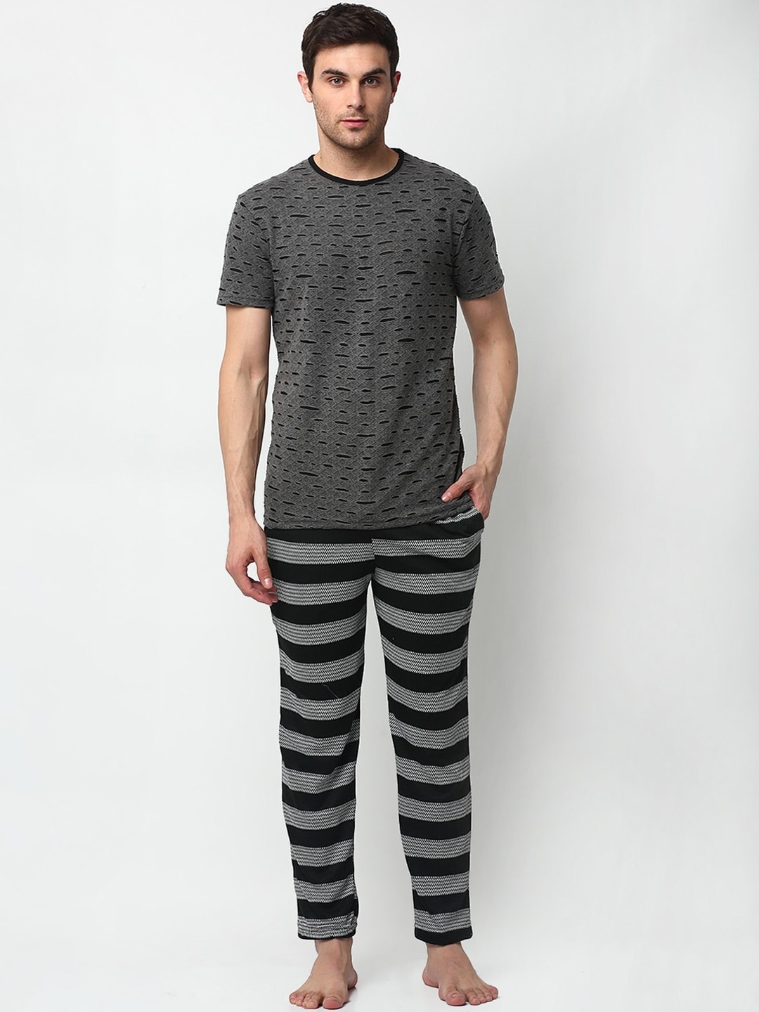 

VIMAL JONNEY Men Black & Grey Night Suit