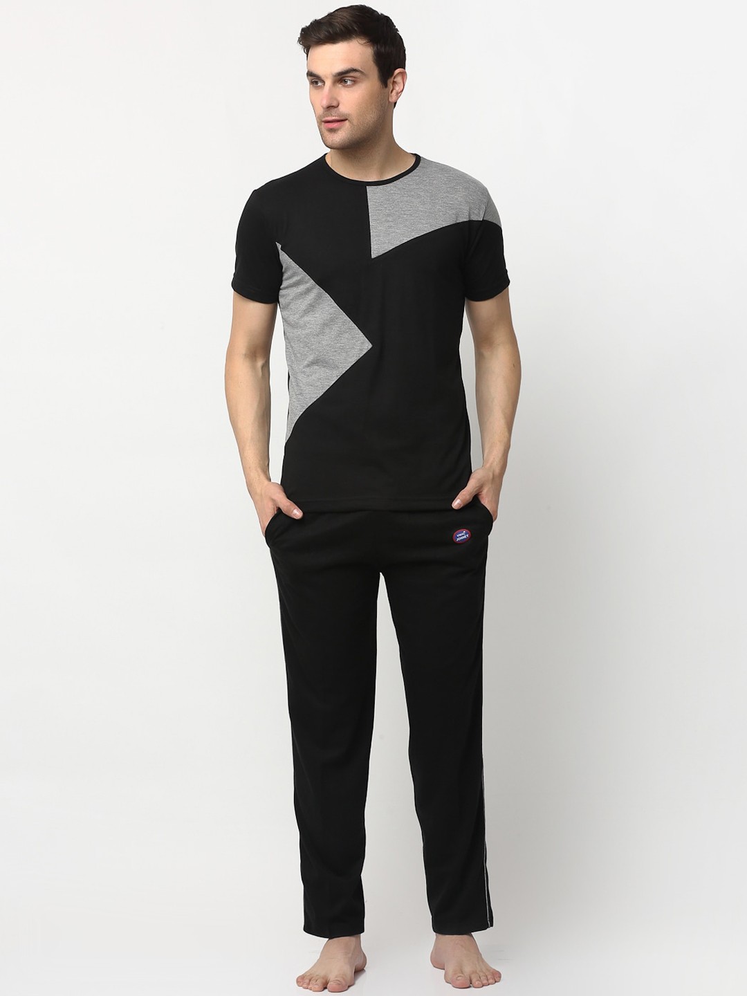 

VIMAL JONNEY Men Black Colourblocked Cotton Blend Night Suit