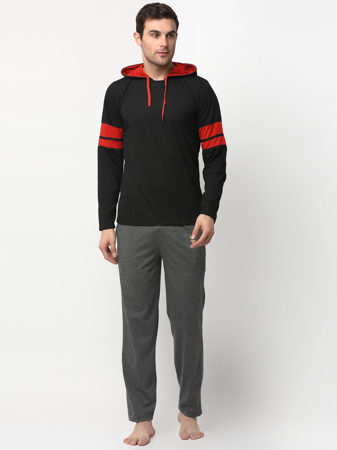 

VIMAL JONNEY Men Black & Grey Night suit