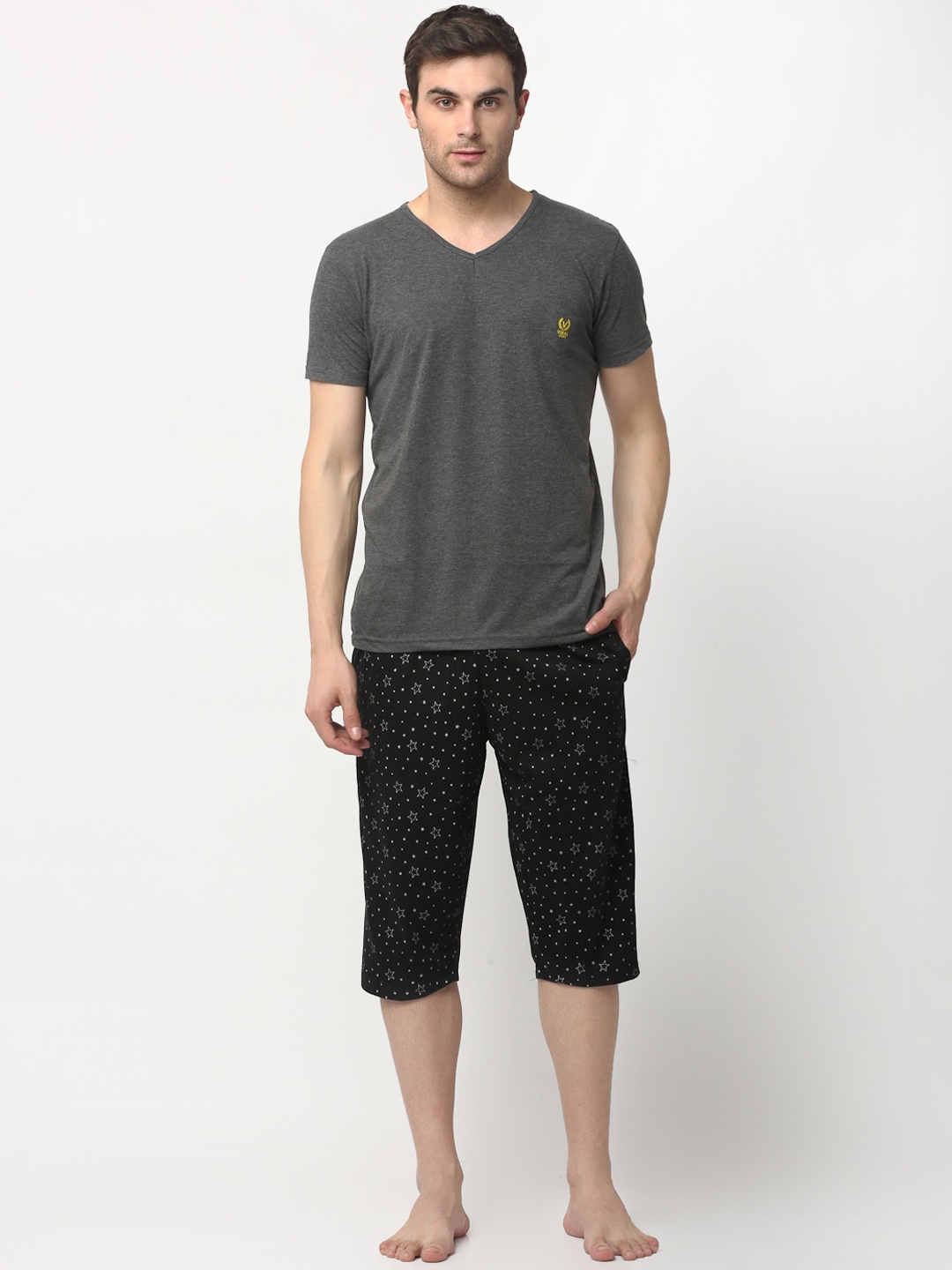

VIMAL JONNEY Men Grey & Black Night Suit