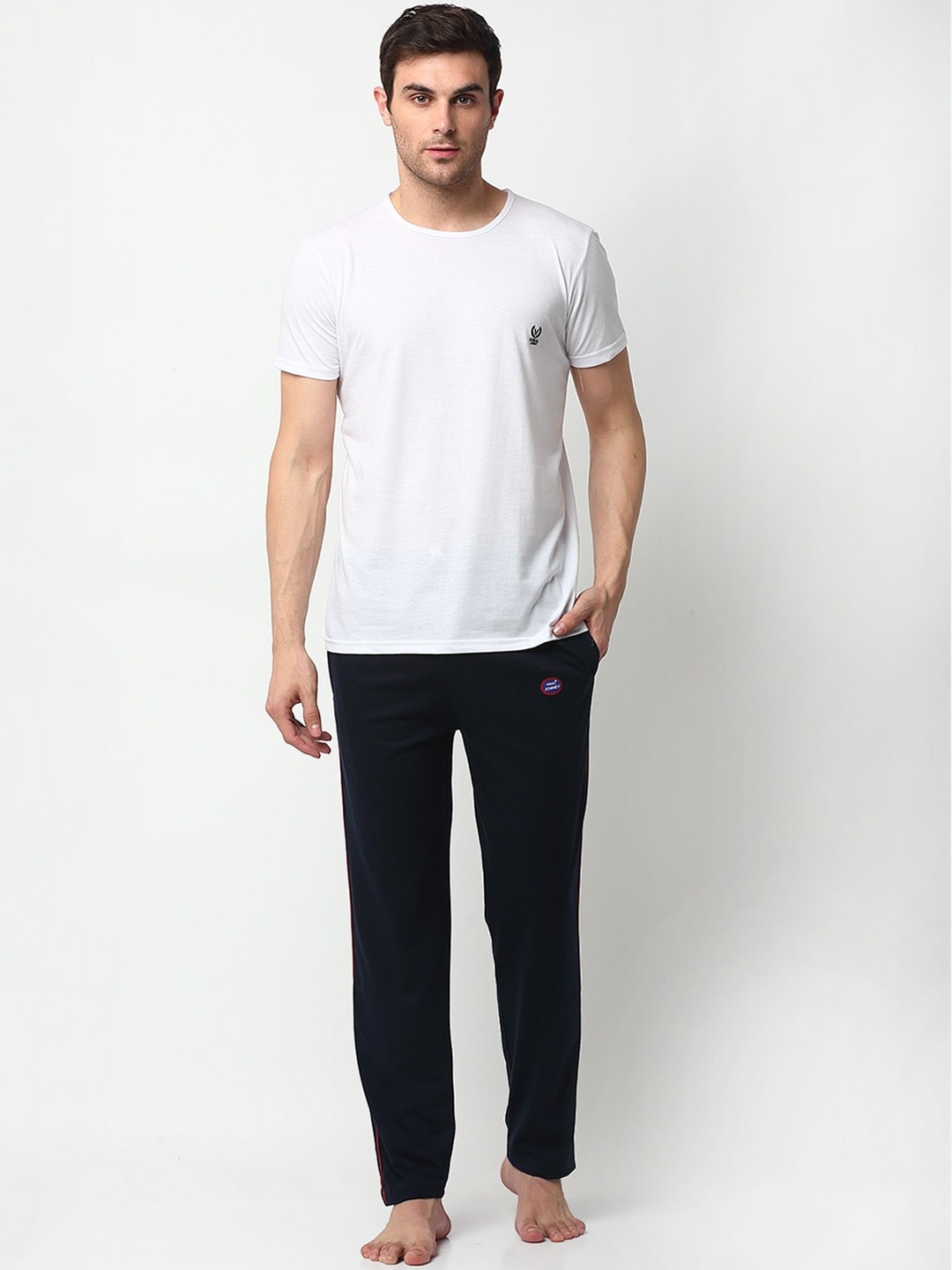 

VIMAL JONNEY Men White & Navy Blue Night suit