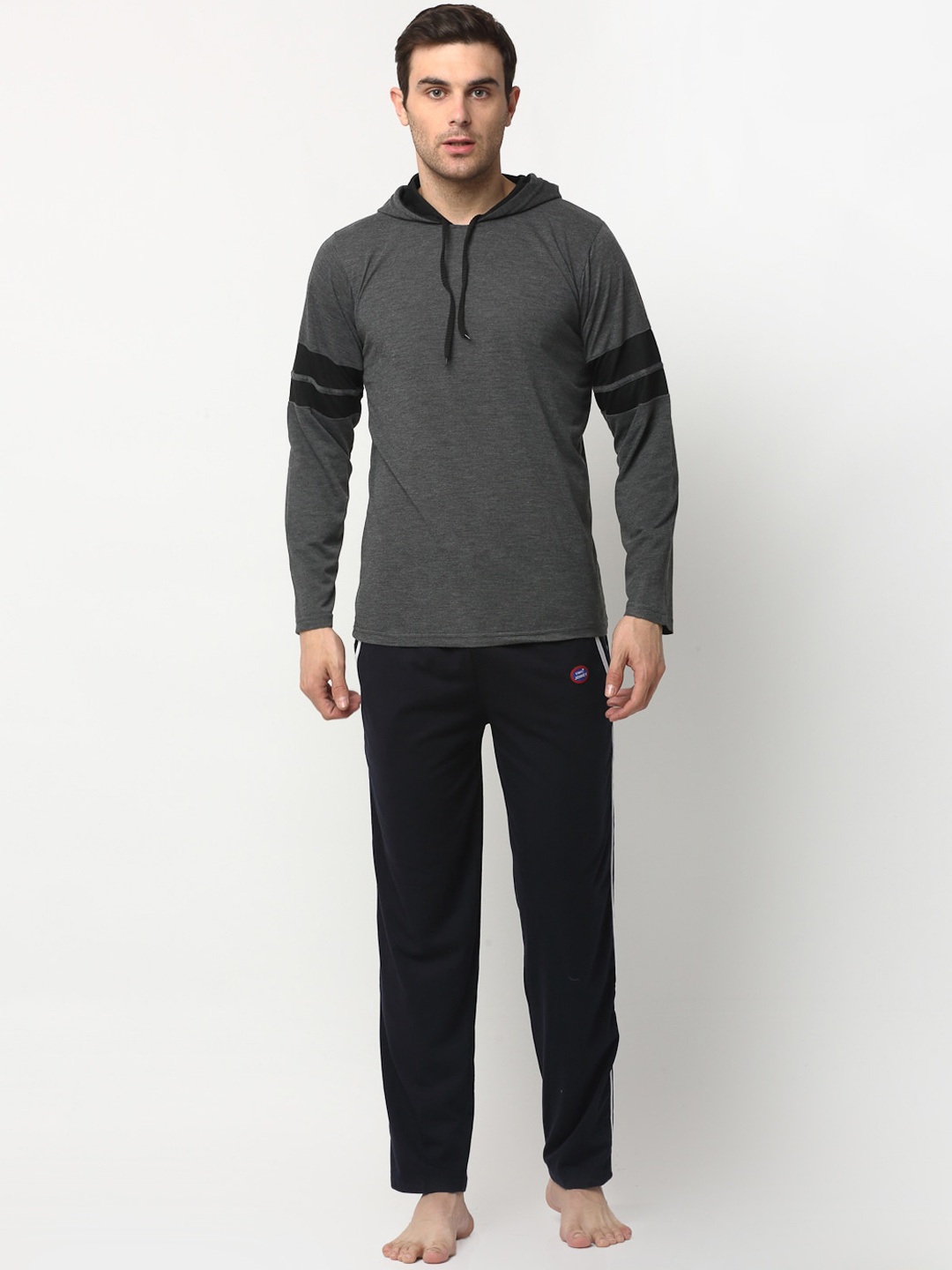 

VIMAL JONNEY Men Grey & Black Cotton Night suit