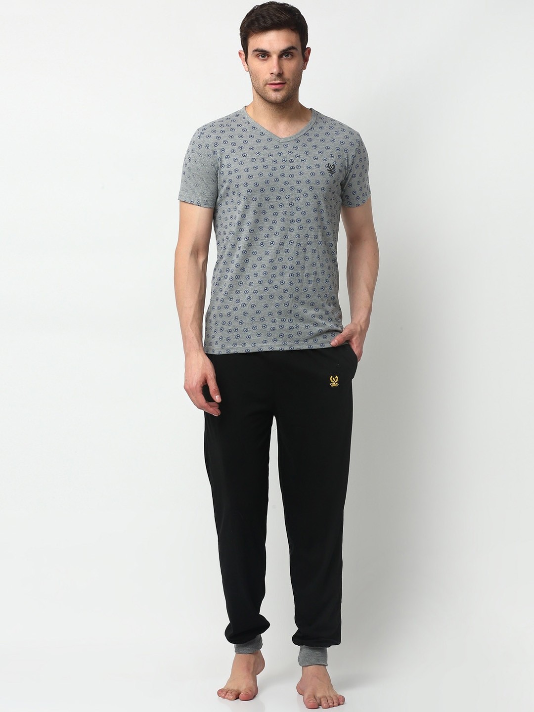 

VIMAL JONNEY Men Grey & Black Printed Night Suit
