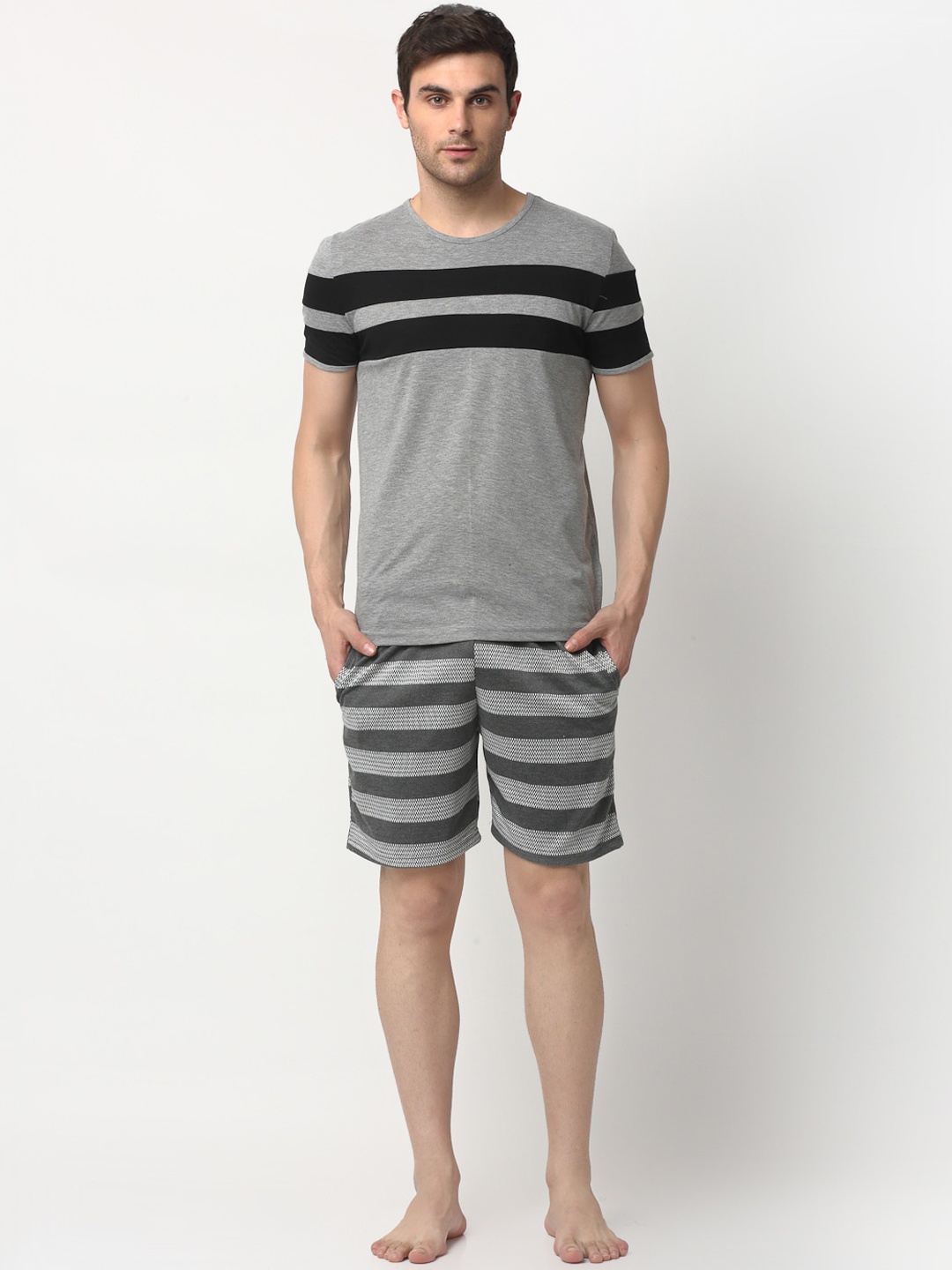 

Vimal Jonney Men Grey & Black Pure Cotton Tracksuit