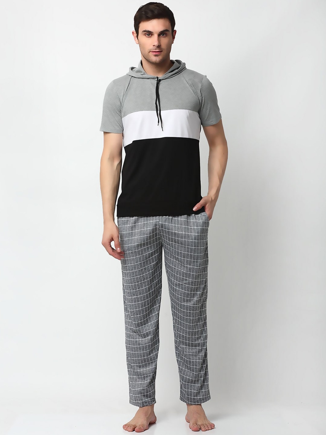 

VIMAL JONNEY Men Black & Grey Printed Pure Cotton Night suit