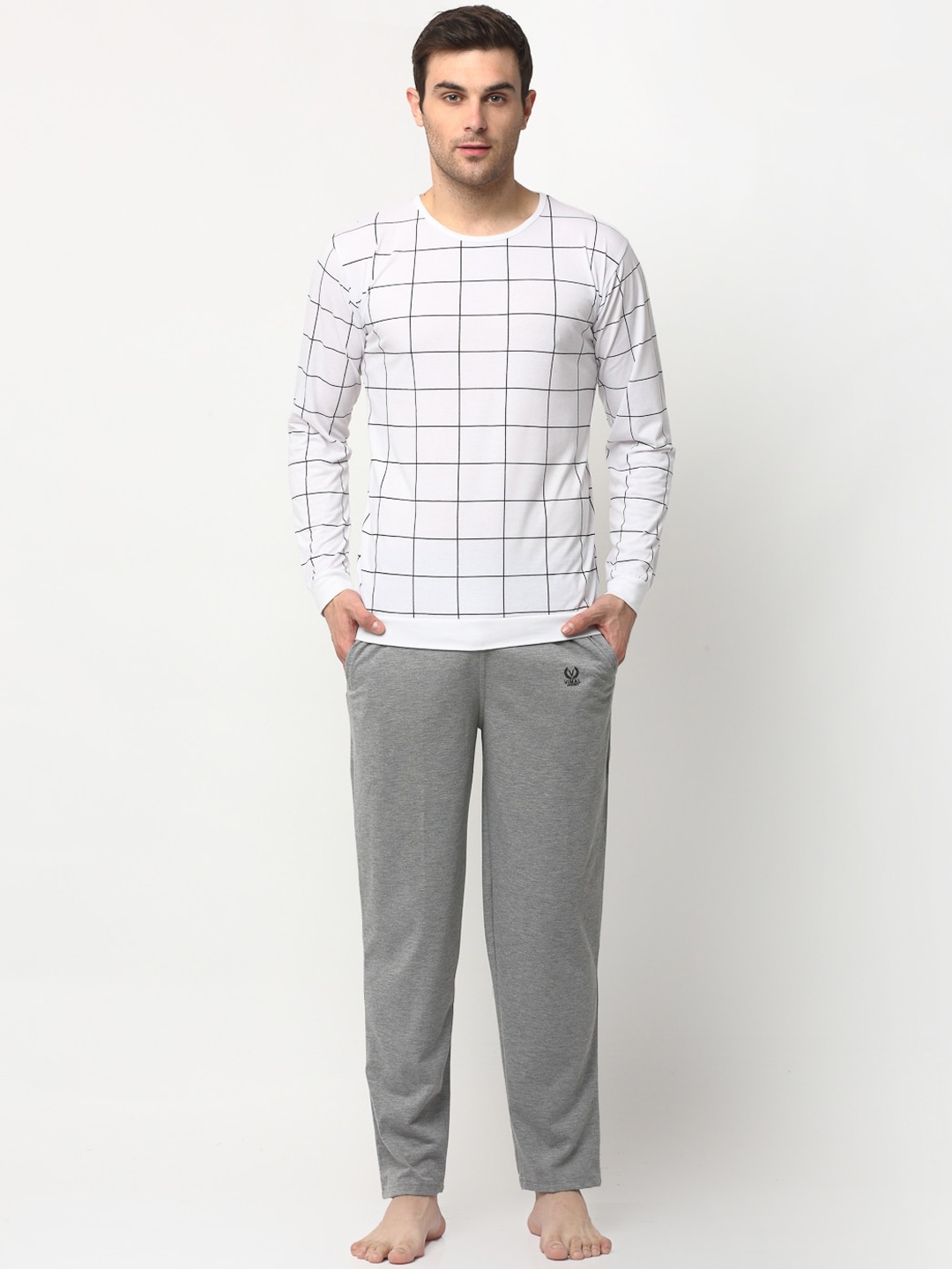 

VIMAL JONNEY Men Grey & White Night suit