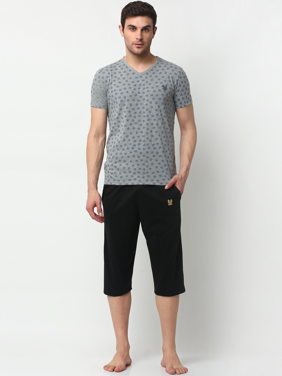 

VIMAL JONNEY Men Grey & Black Printed Night Suit