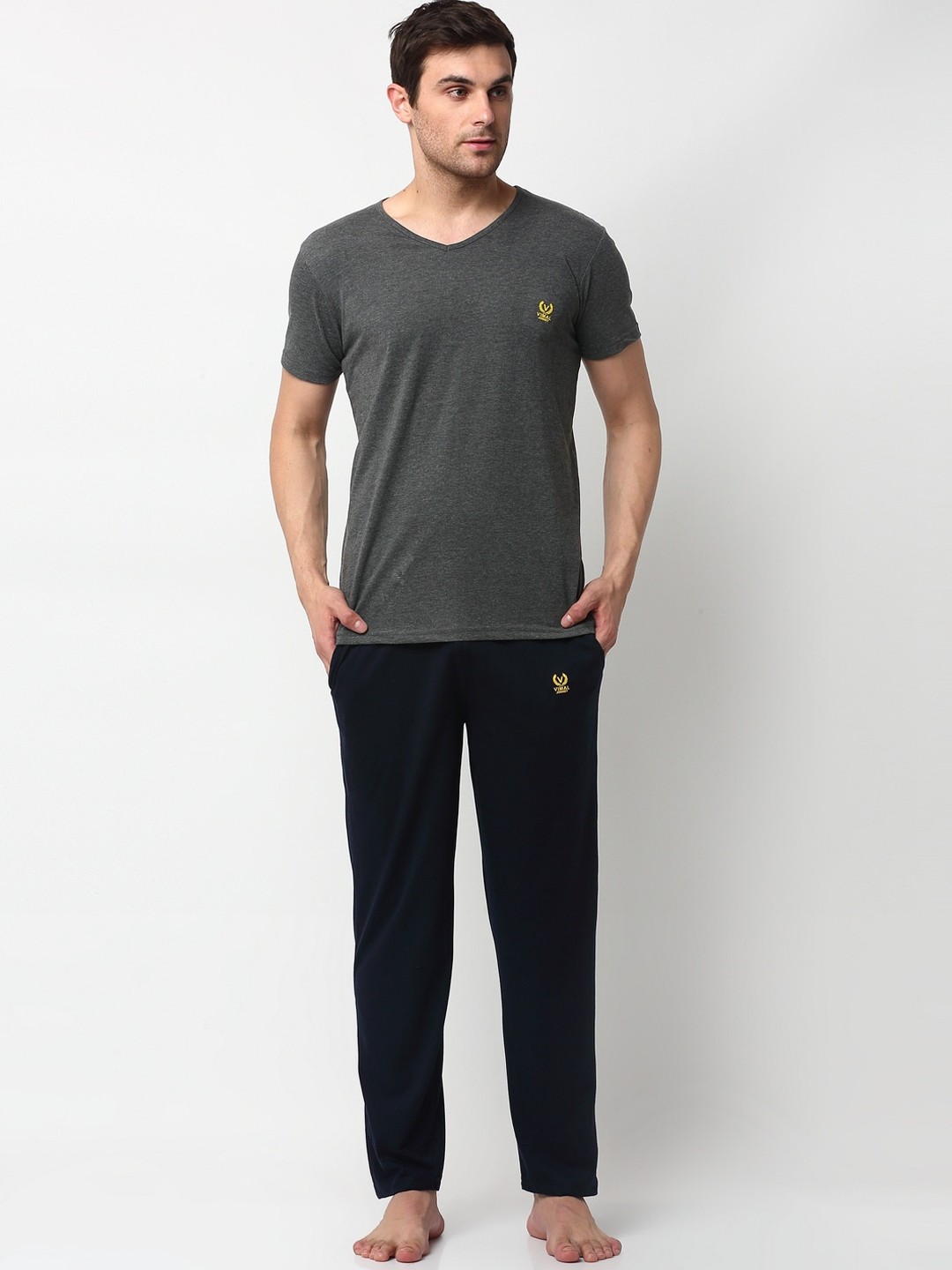 

VIMAL JONNEY Men Grey & Navy Blue Night suit