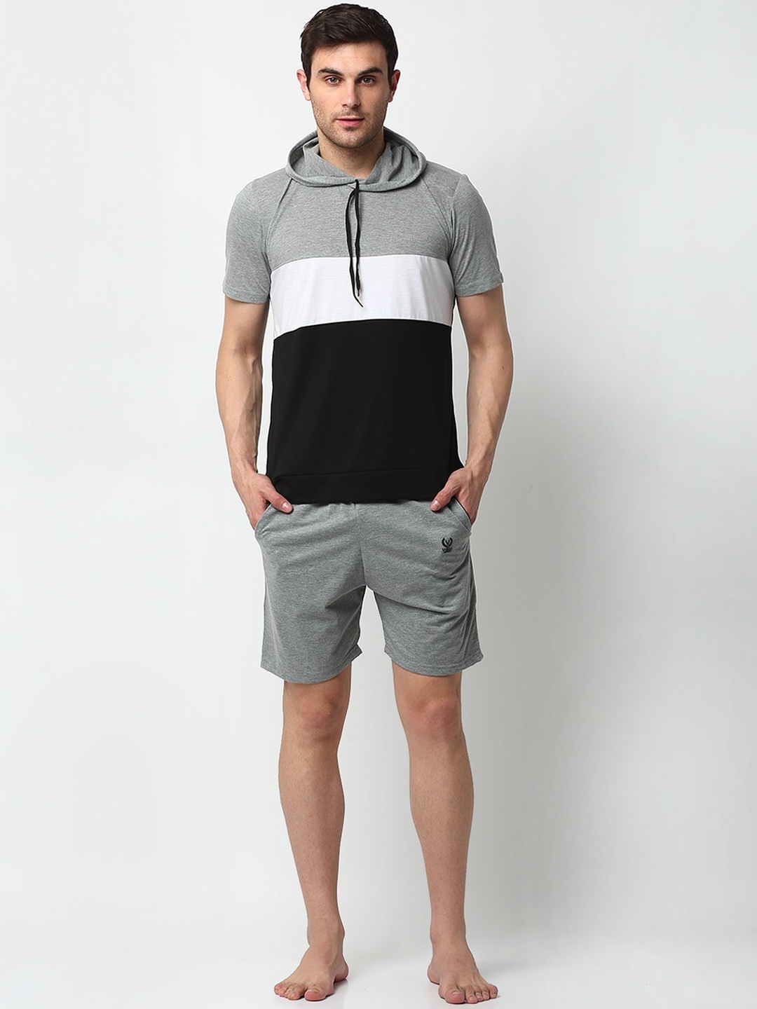 

VIMAL JONNEY Men Grey & Black Colourblocked Night suit
