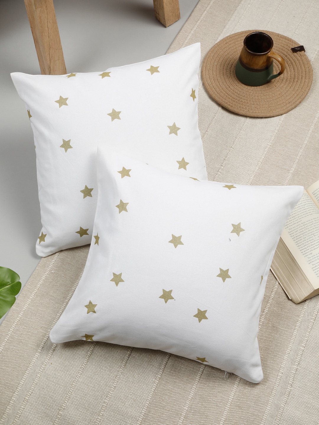 

ROSARA HOME White & Green Set of 2 Geometric Square Cushion Covers