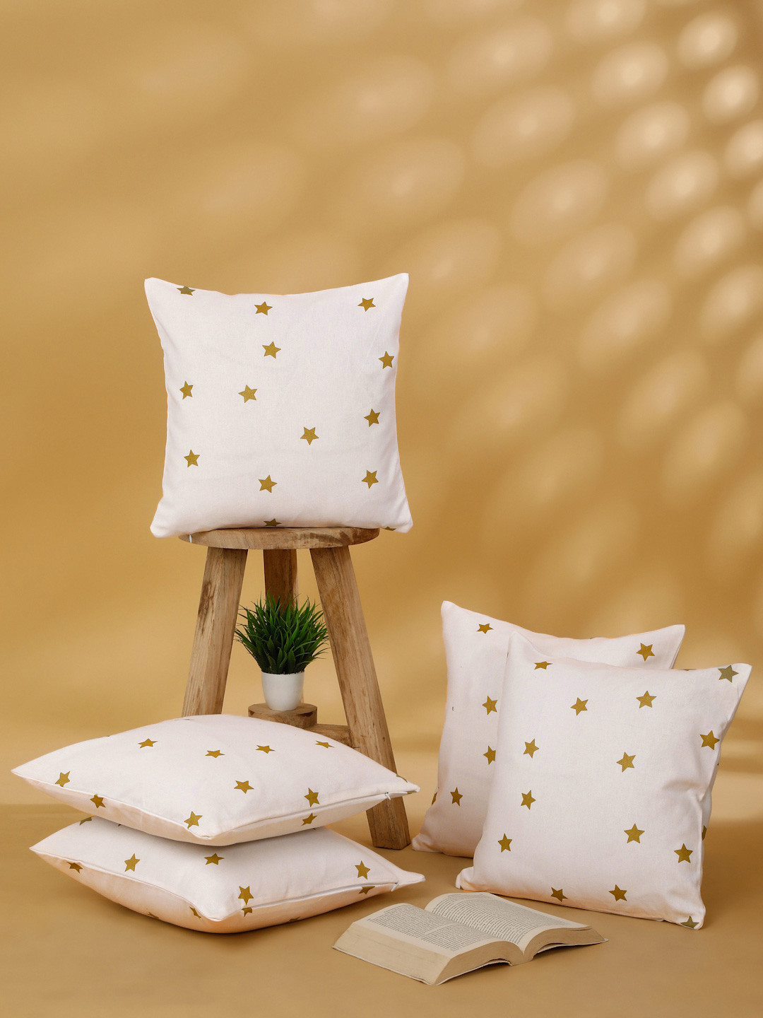 

ROSARA HOME White & Green Set of 5 Geometric Square Cushion Covers